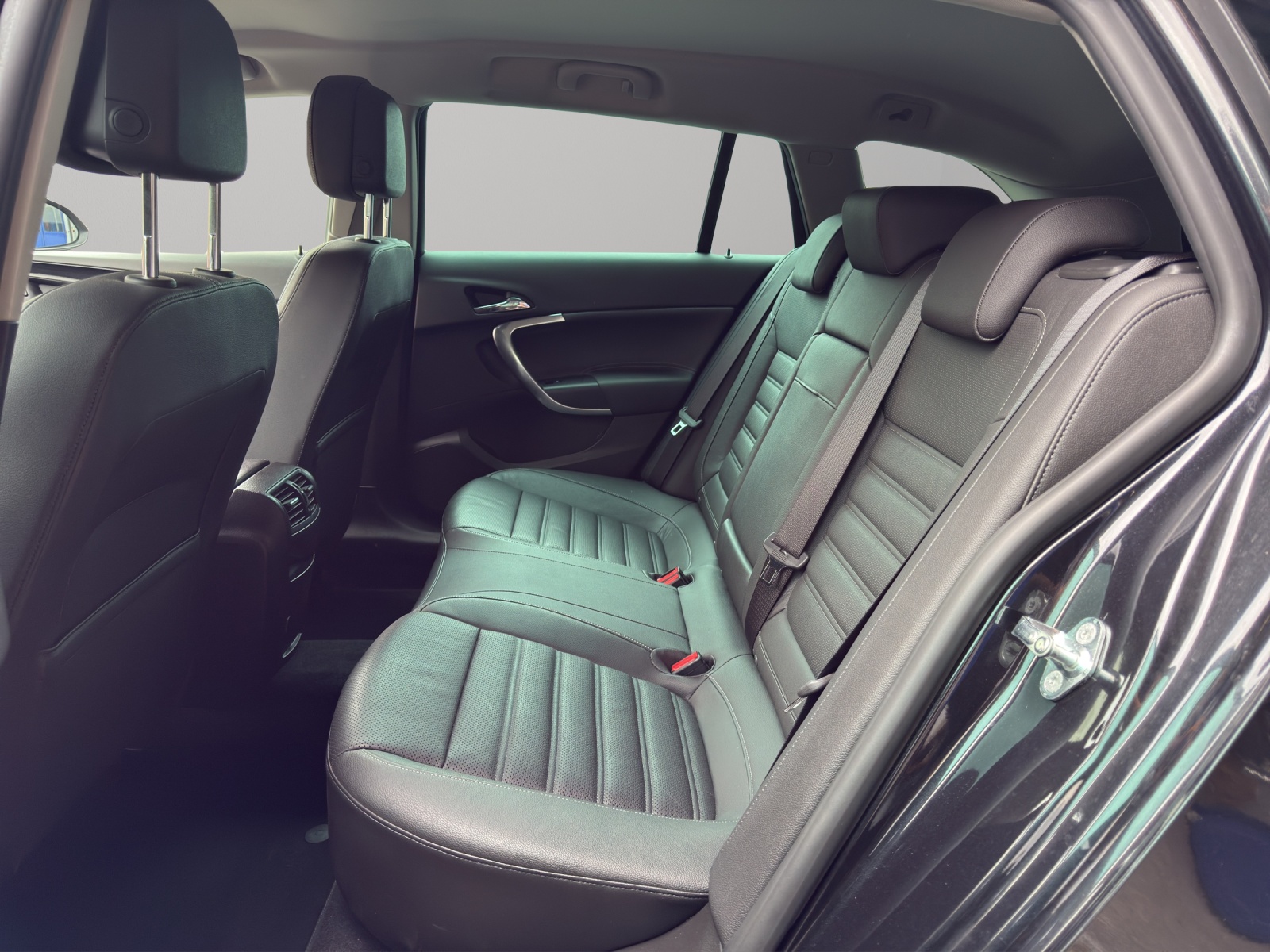 OPEL Insignia Sports Tourer 2.0 CDTI Cosmo Automatic-image-12