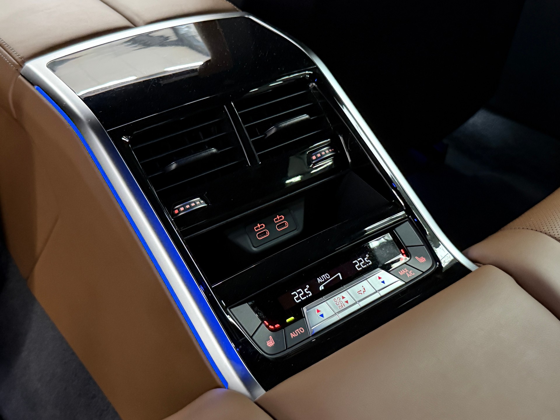 BMW M8 xDrive M Competition First Edition 1/400 "Akrapovic"-image-24