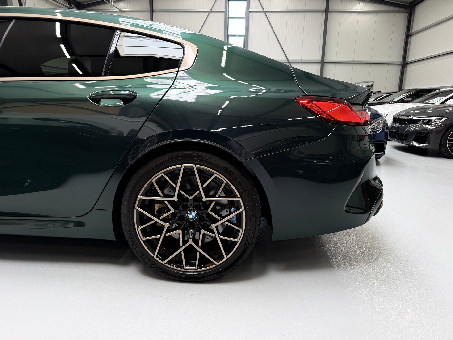 BMW M8 xDrive M Competition First Edition 1/400 "Akrapovic"-image-3