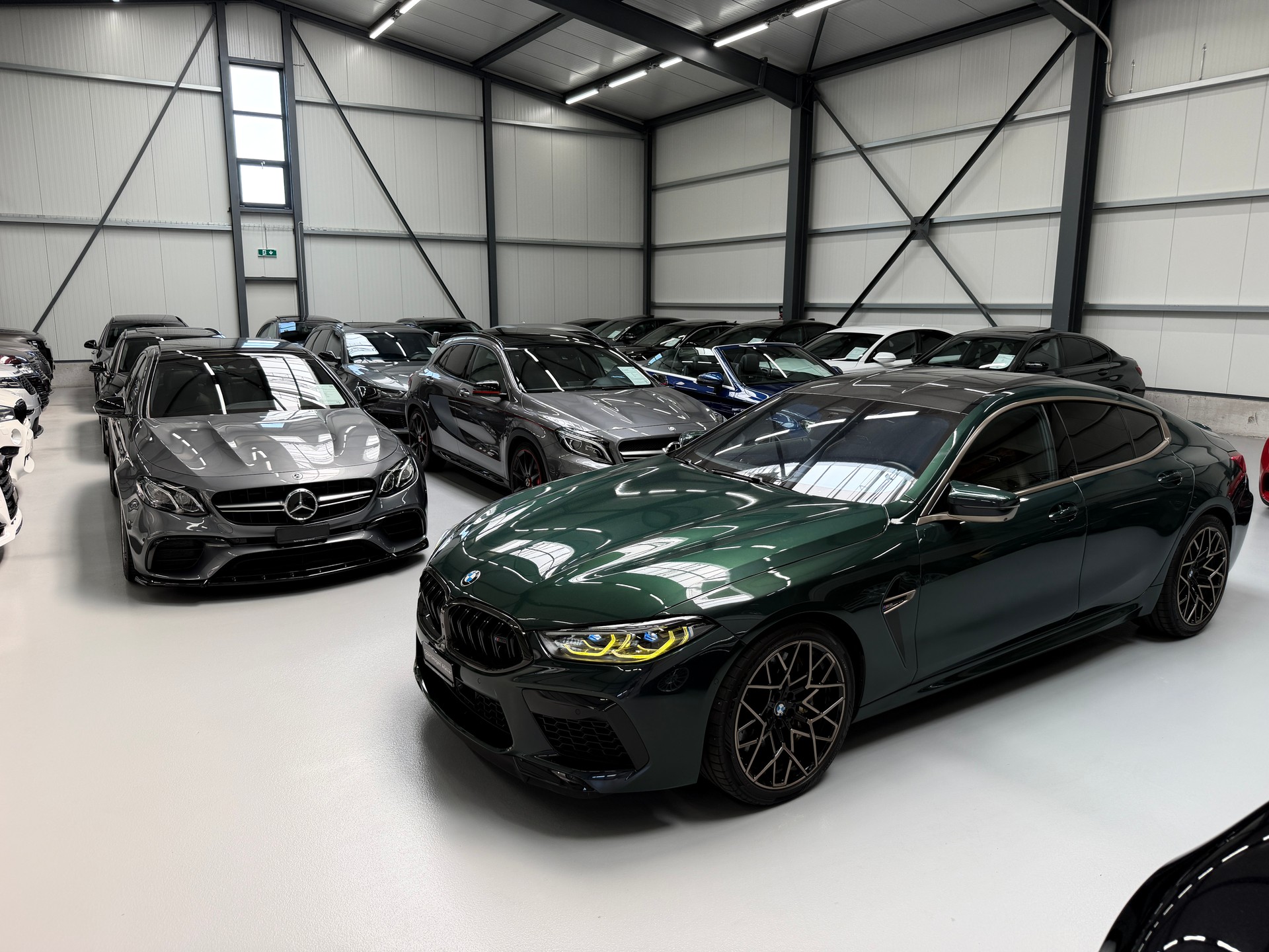 BMW M8 xDrive M Competition First Edition 1/400 "Akrapovic"-image-1