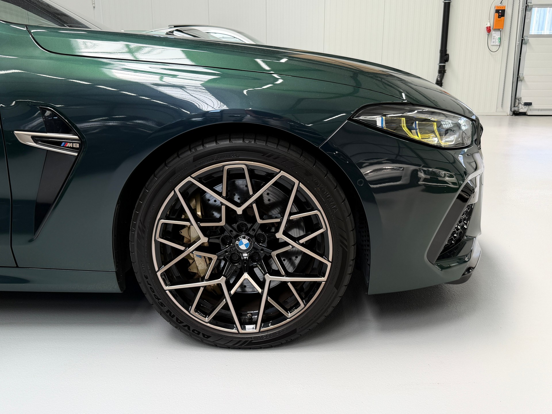 BMW M8 xDrive M Competition First Edition 1/400 "Akrapovic"-image-8