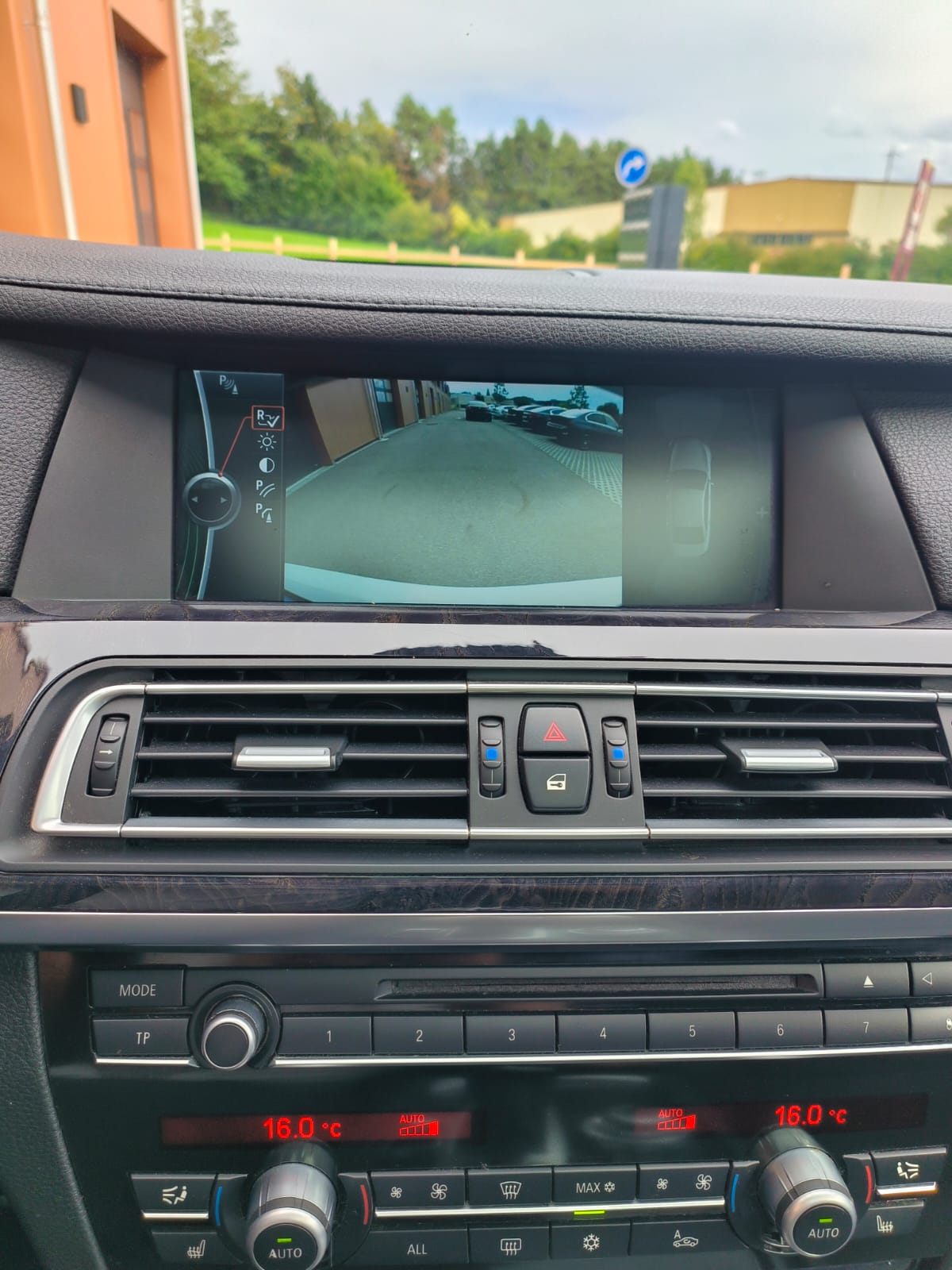 BMW 730d-image-12