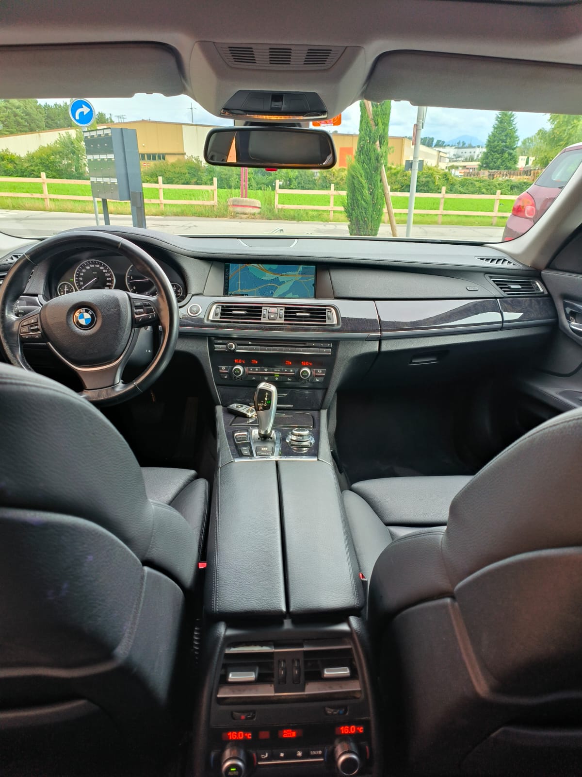 BMW 730d-image-9
