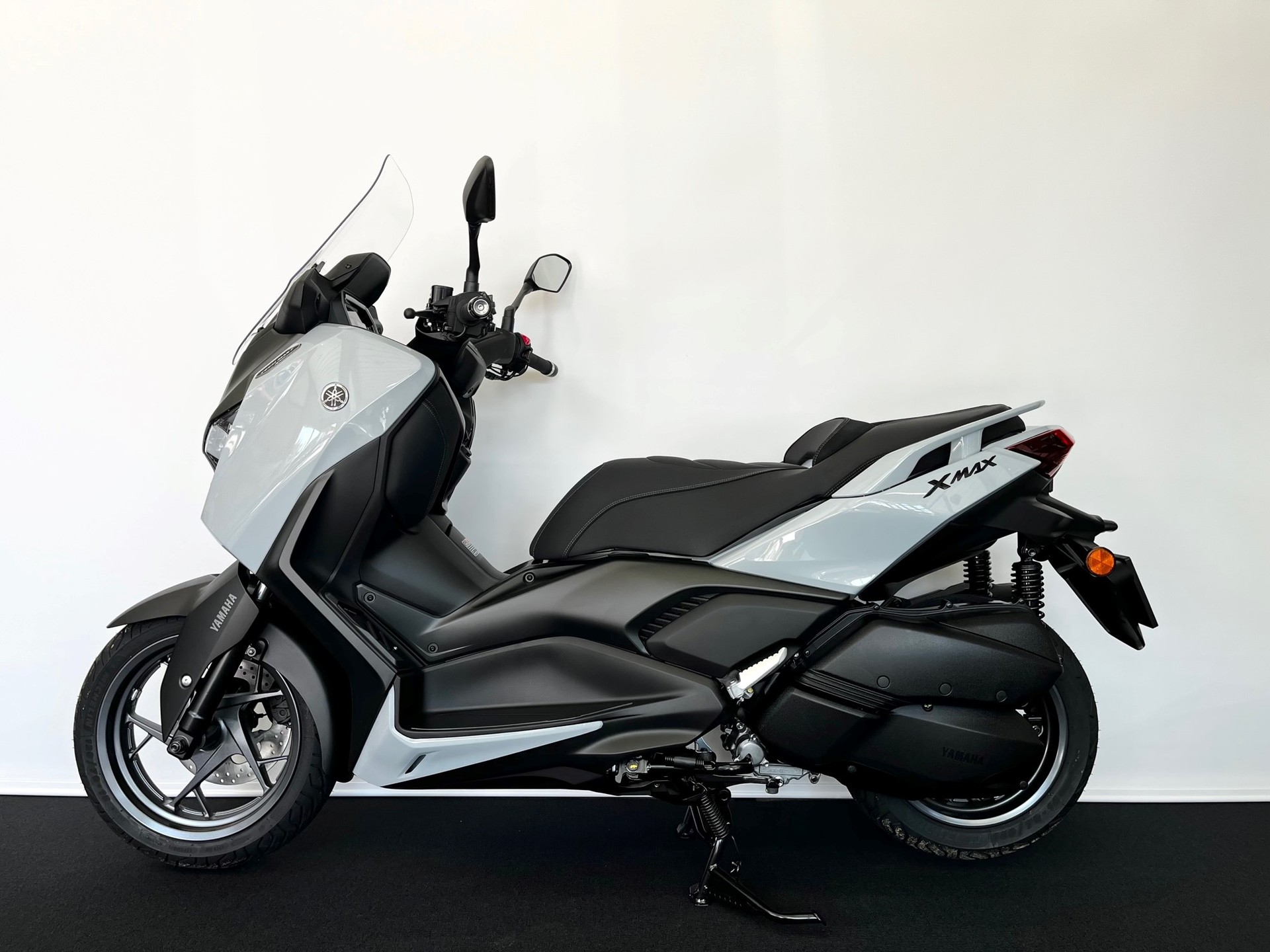 YAMAHA X-Max 300 Tech Max+-showroom-element-1