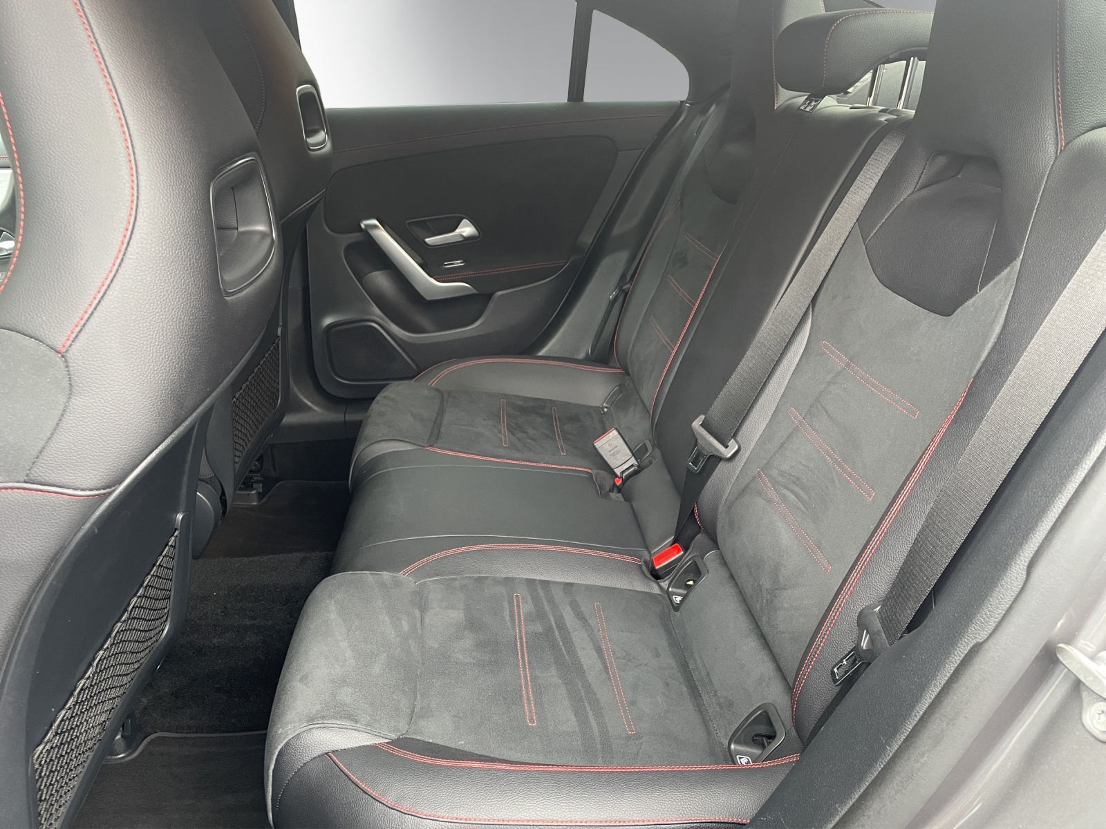 MERCEDES-BENZ CLA 220 AMG Line 7G-DCT-image-12
