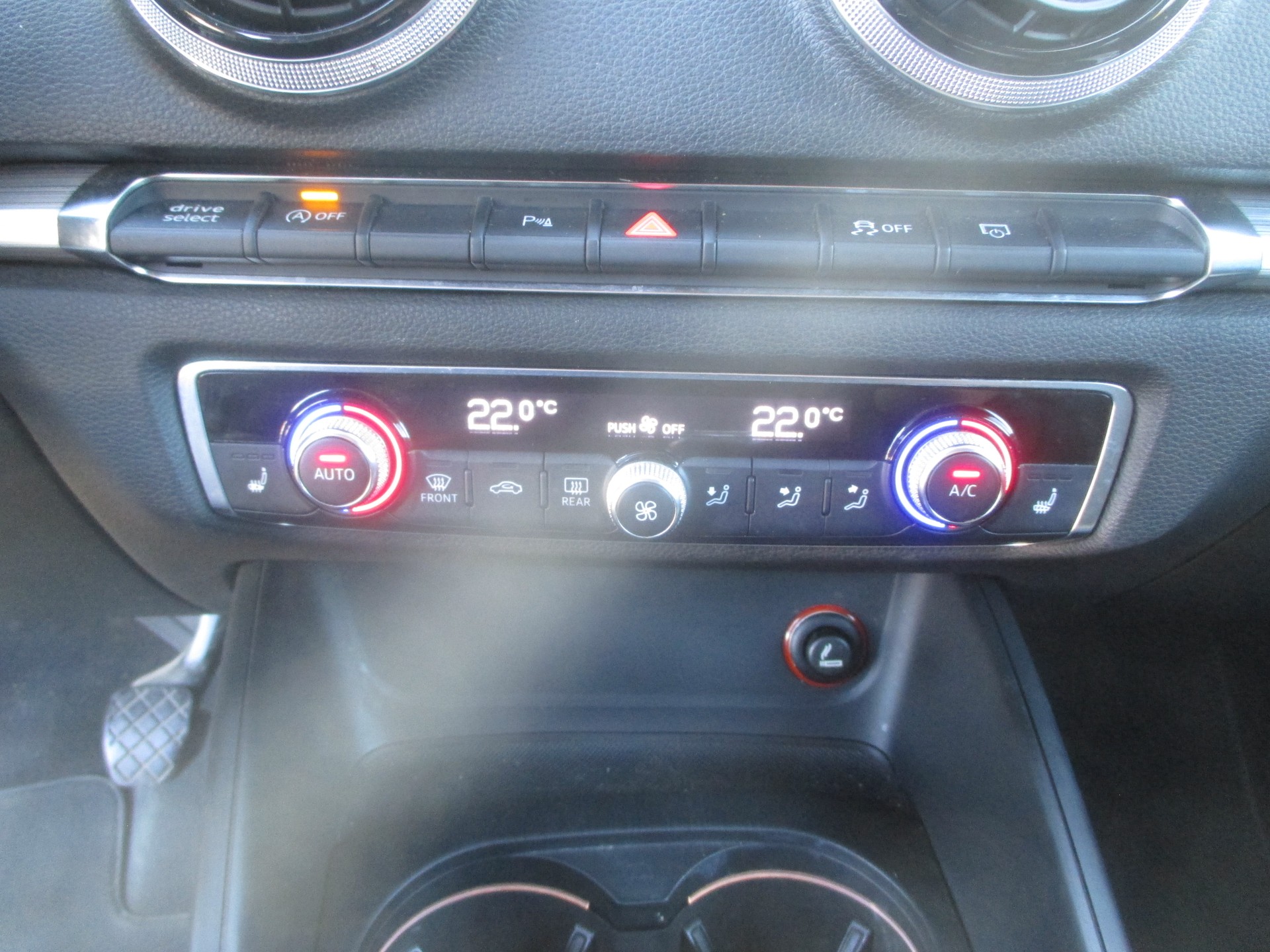 AUDI A3 2.0 TDI Ambition-image-9