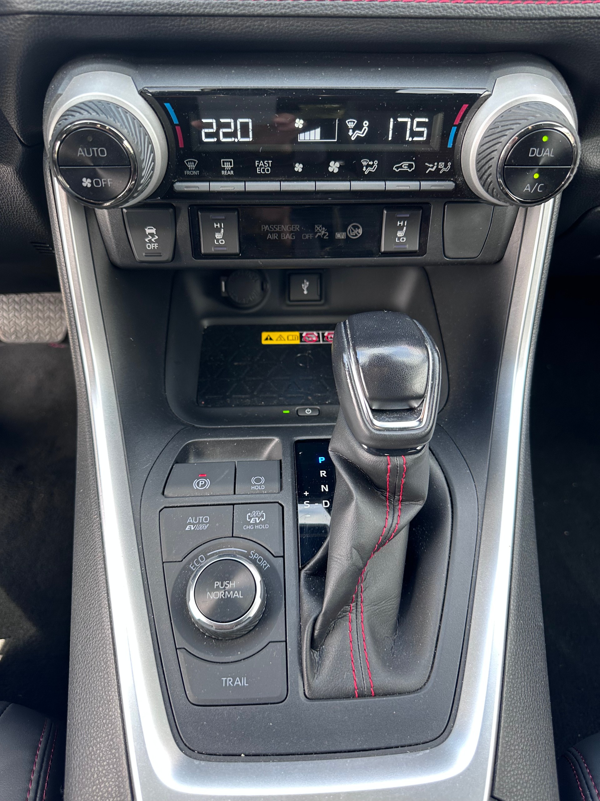 TOYOTA RAV-4 2.5 Plug-In rechargeable - Premium e-CVT 4WD-image-14