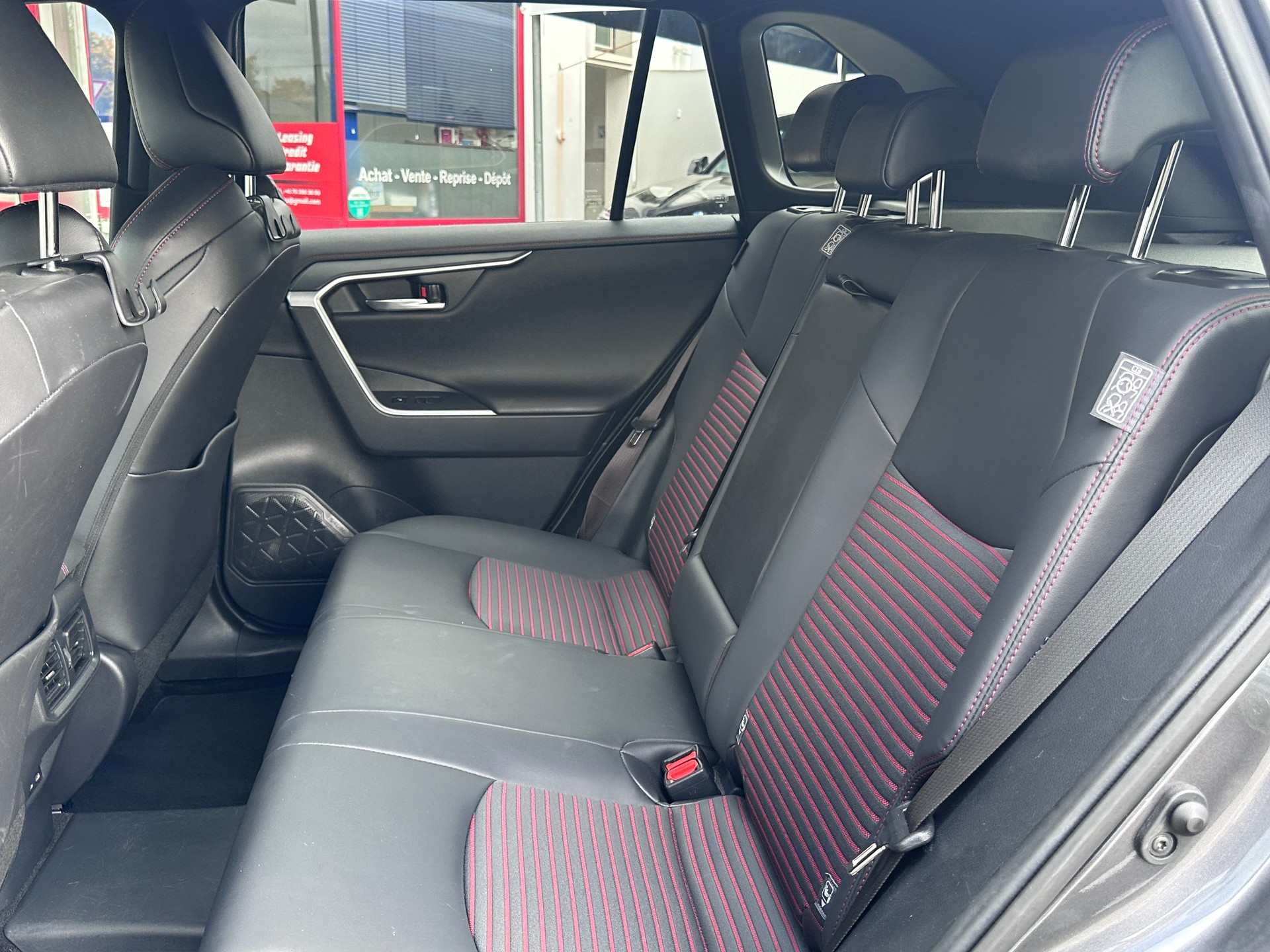 TOYOTA RAV-4 2.5 Plug-In rechargeable - Premium e-CVT 4WD-image-9