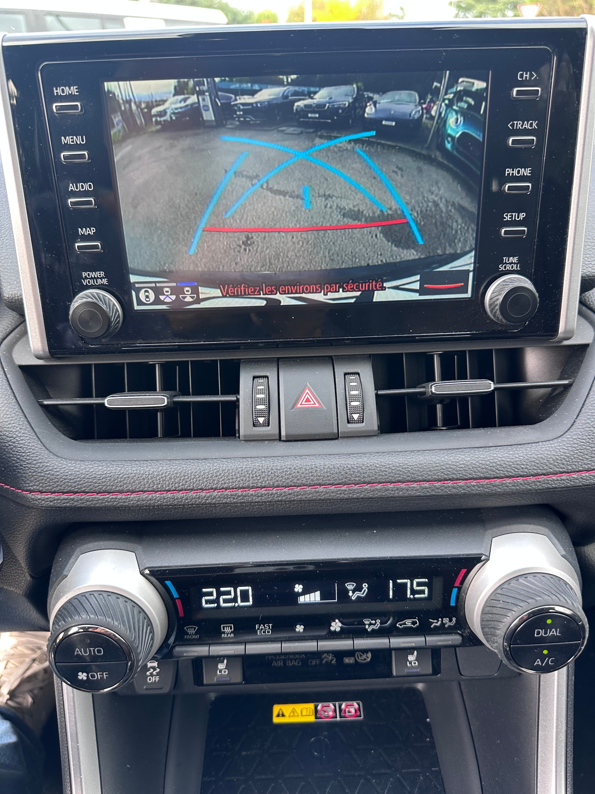 TOYOTA RAV-4 2.5 Plug-In rechargeable - Premium e-CVT 4WD-image-11