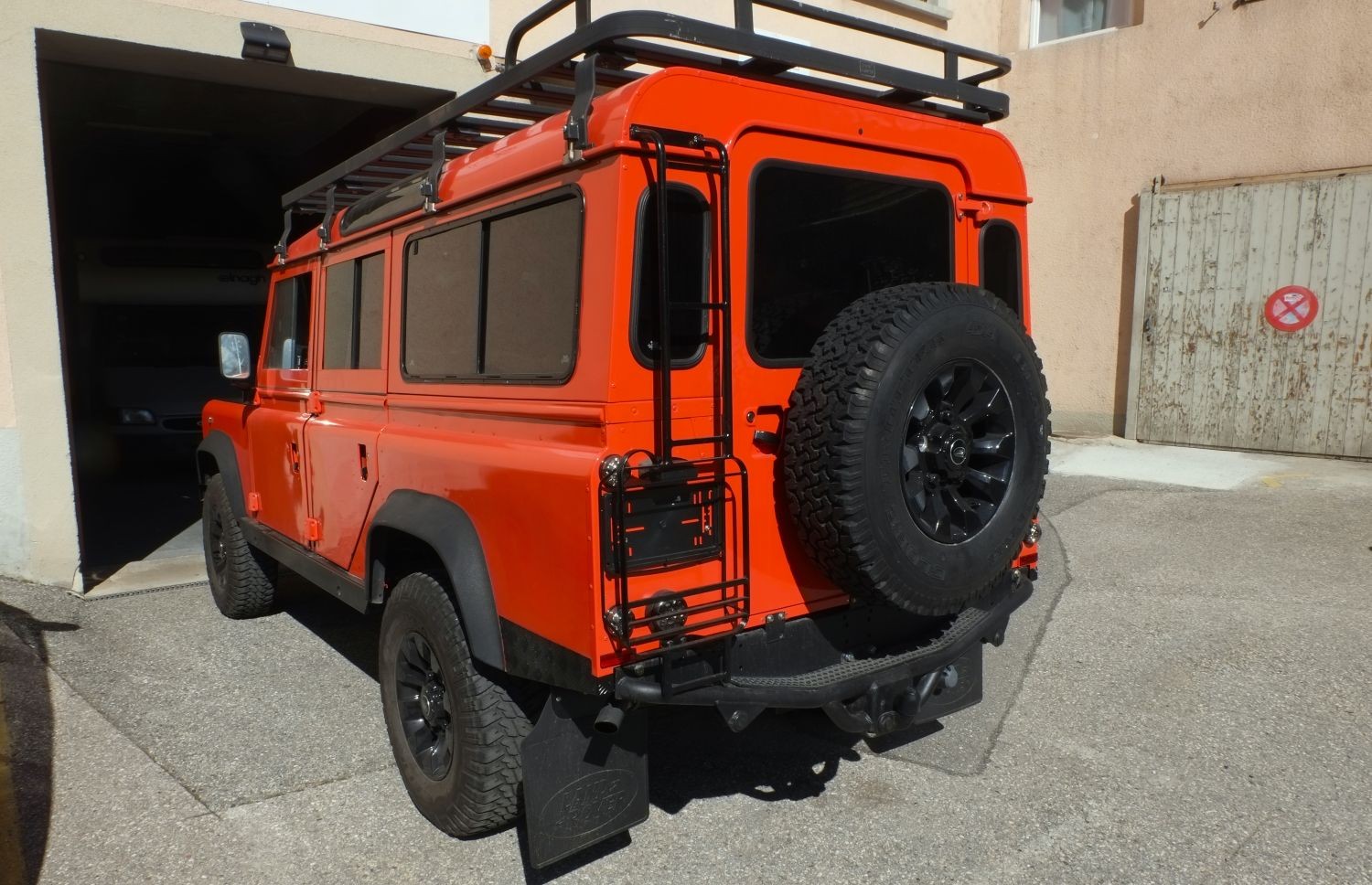 LAND ROVER Defender 110 CSW 2.5 TDi-image-1