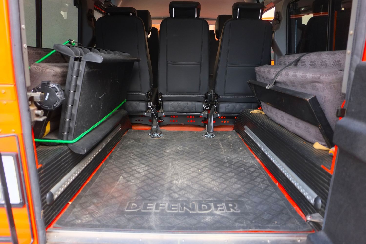 LAND ROVER Defender 110 CSW 2.5 TDi-image-9