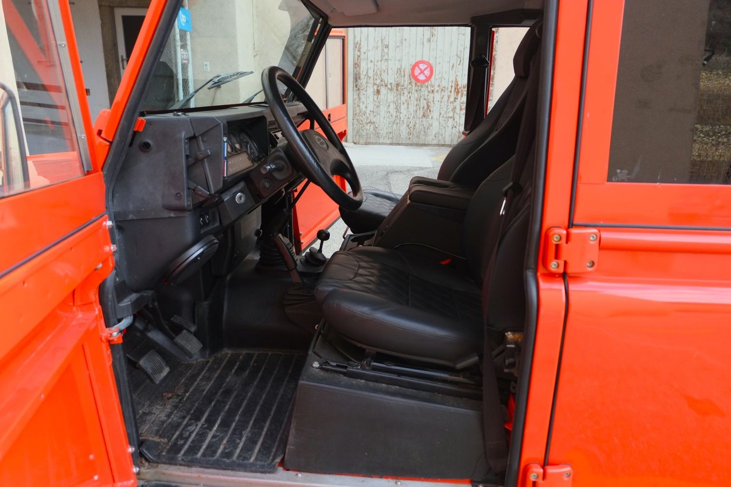 LAND ROVER Defender 110 CSW 2.5 TDi-image-7