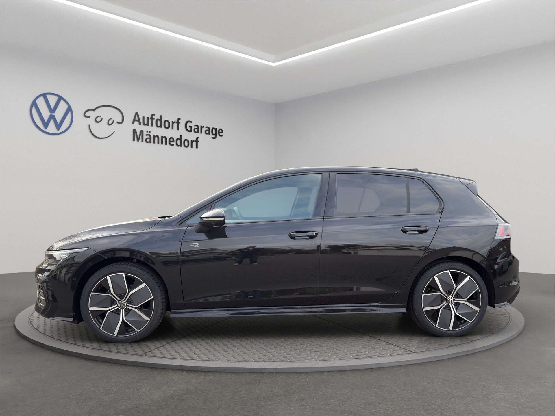 VW Golf 1.5 e TSI mHEV R-Line DSG-image-2