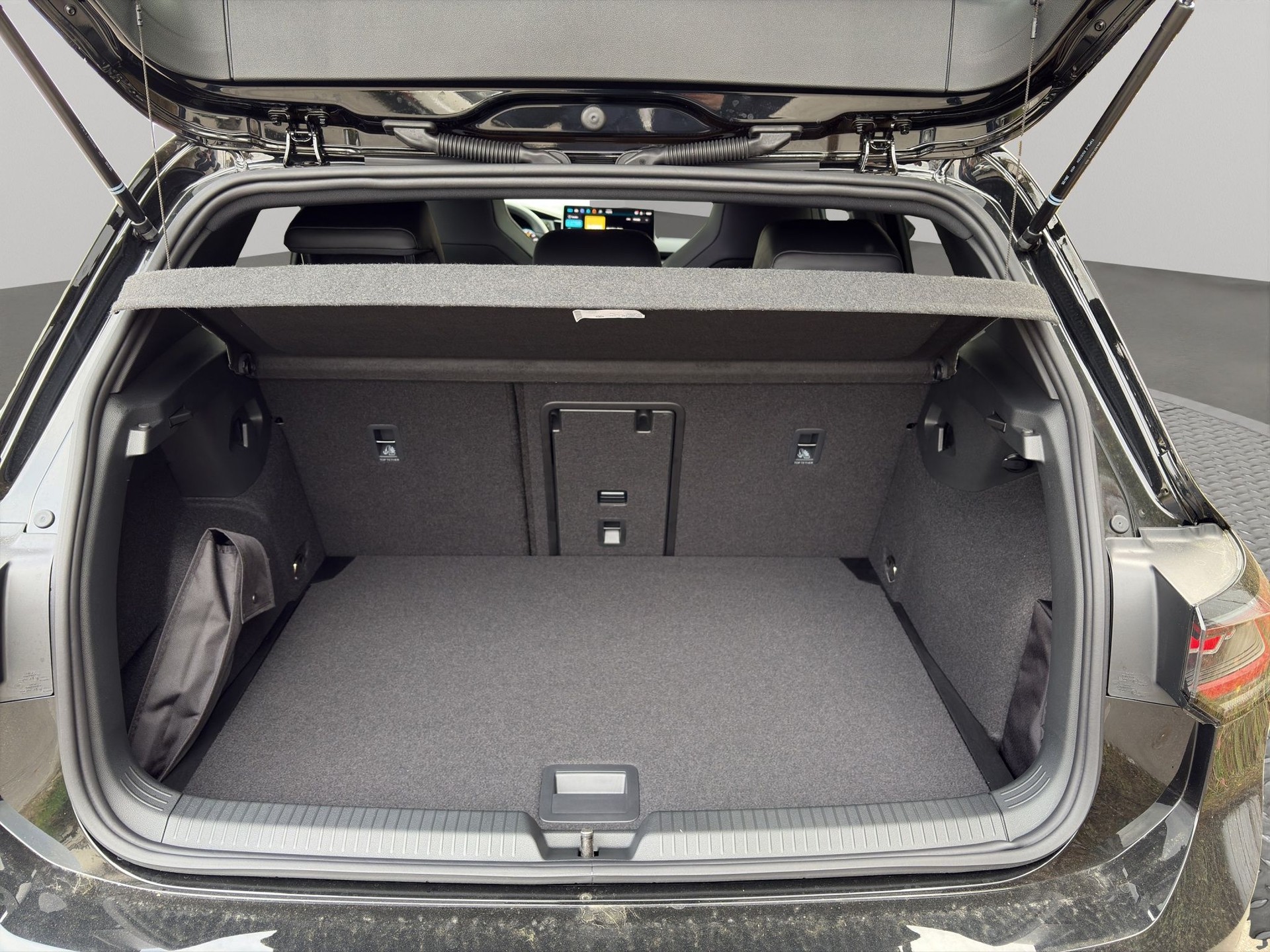 VW Golf 1.5 e TSI mHEV R-Line DSG-image-10