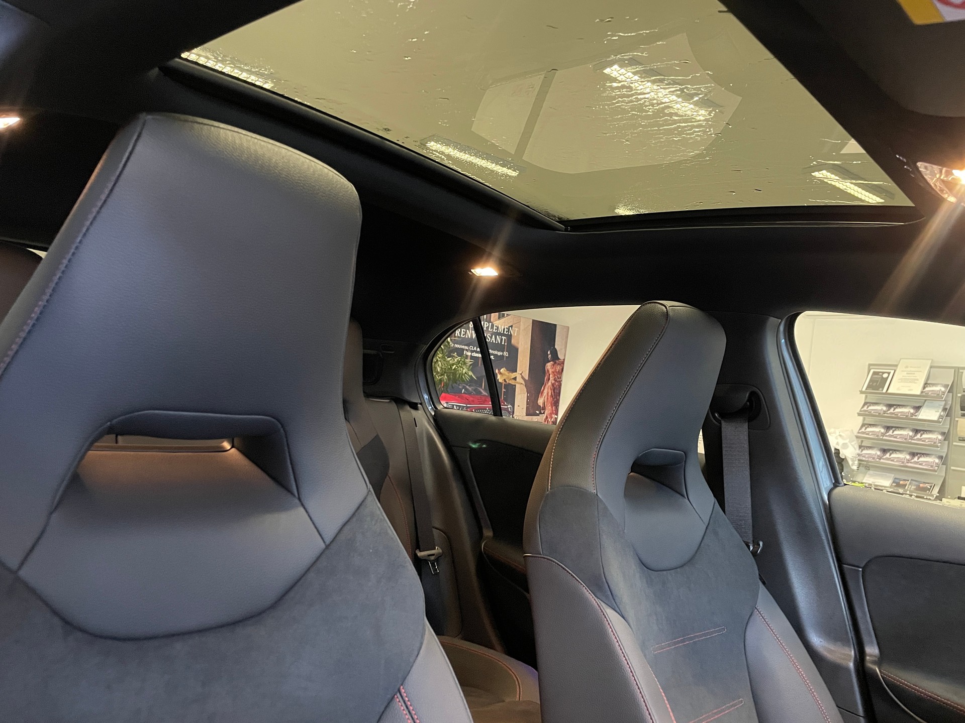 MERCEDES-BENZ A 250 4Matic 8G-DCT AMG Line-image-20