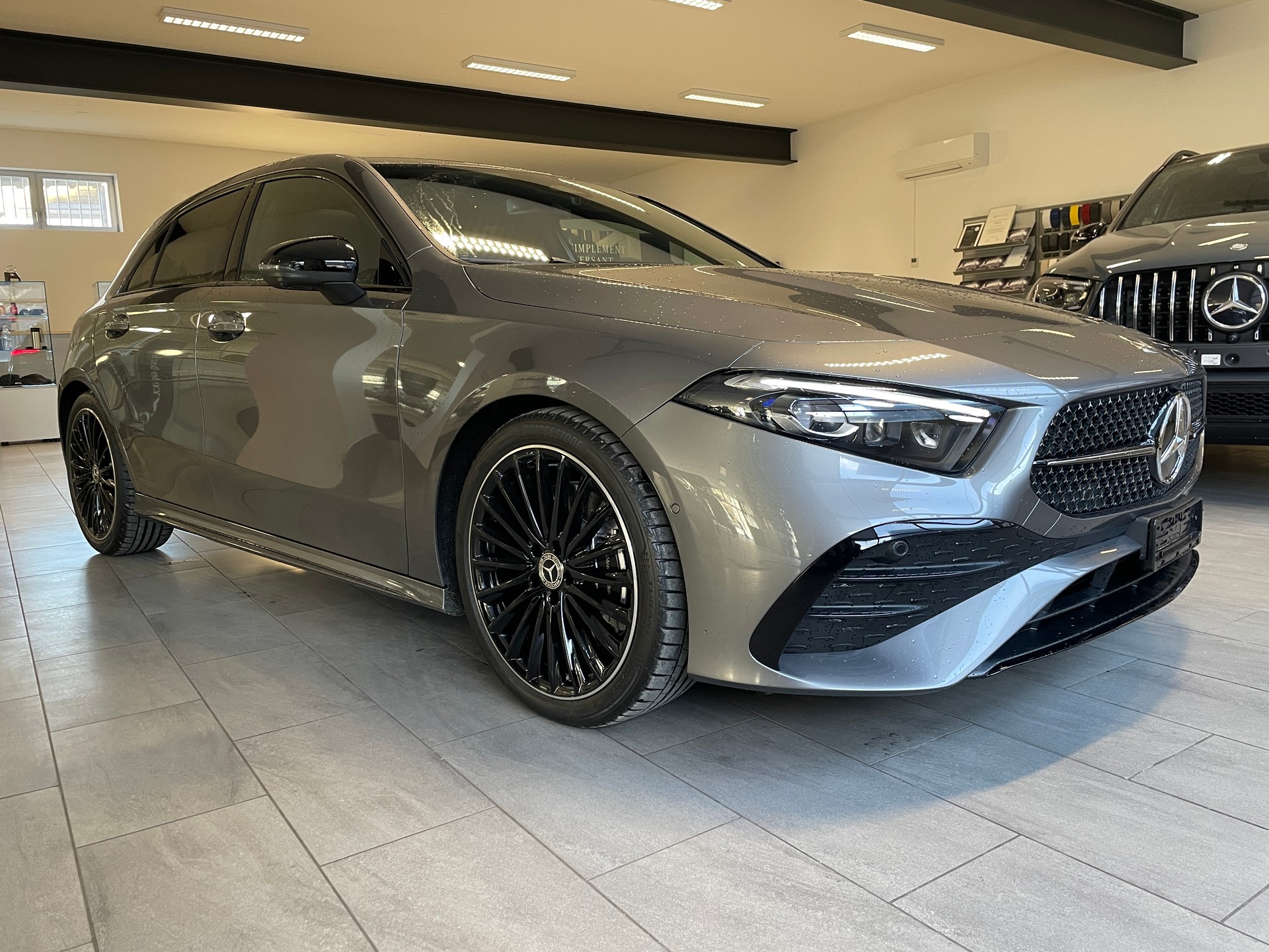 MERCEDES-BENZ A 250 4Matic 8G-DCT AMG Line-image-2
