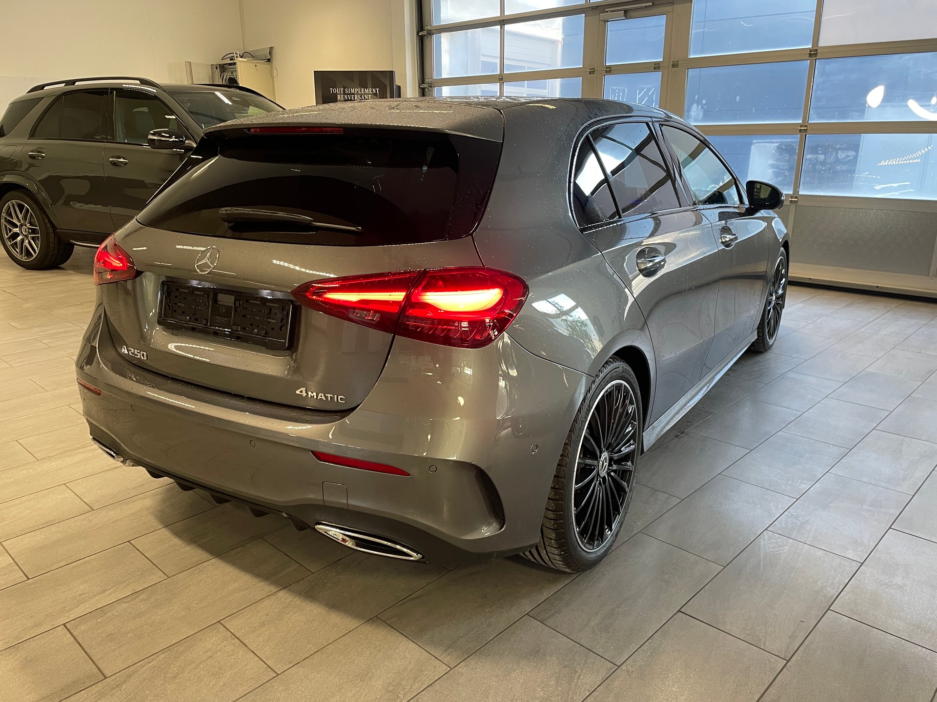 MERCEDES-BENZ A 250 4Matic 8G-DCT AMG Line-image-5