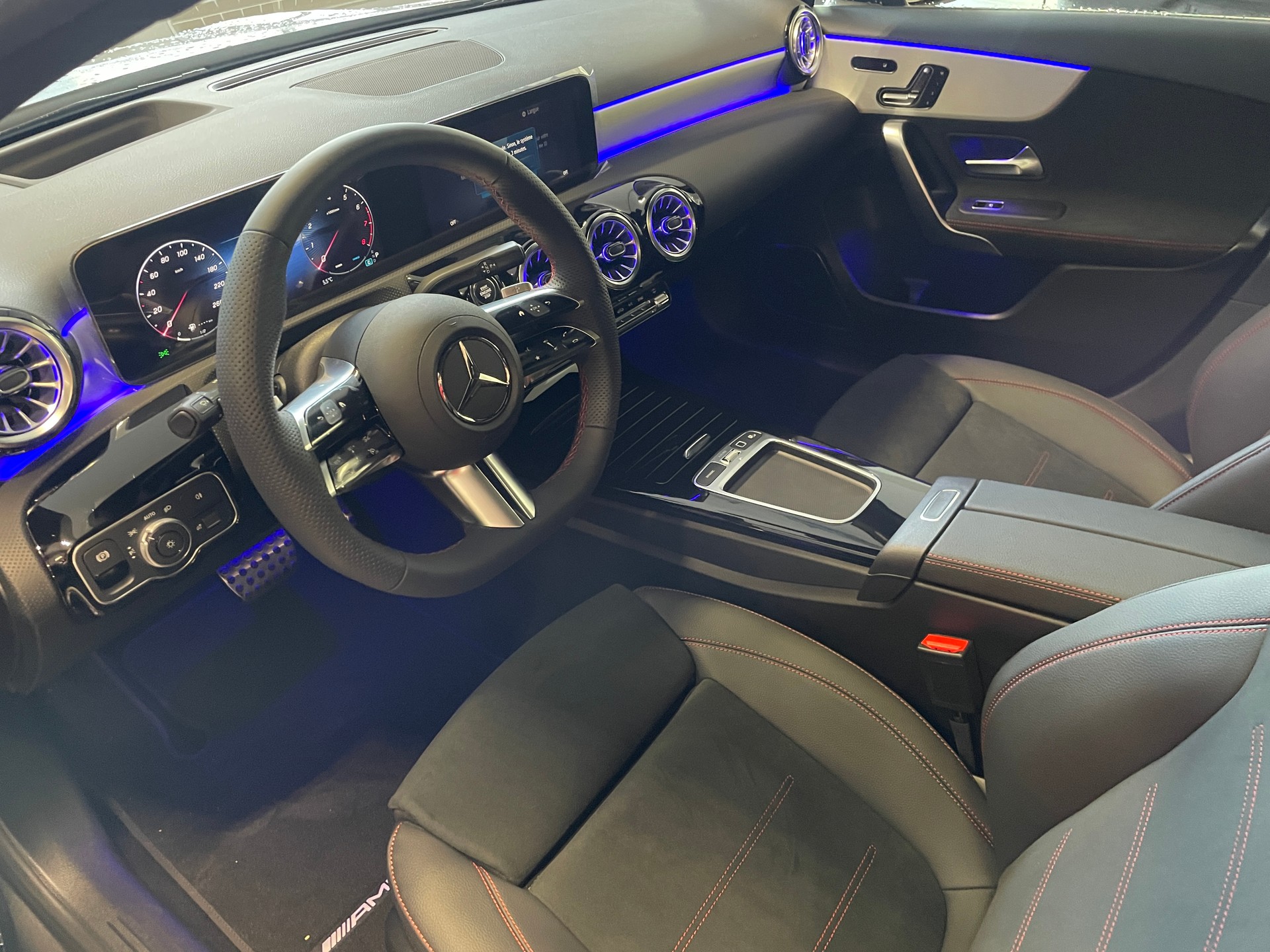 MERCEDES-BENZ A 250 4Matic 8G-DCT AMG Line-image-7