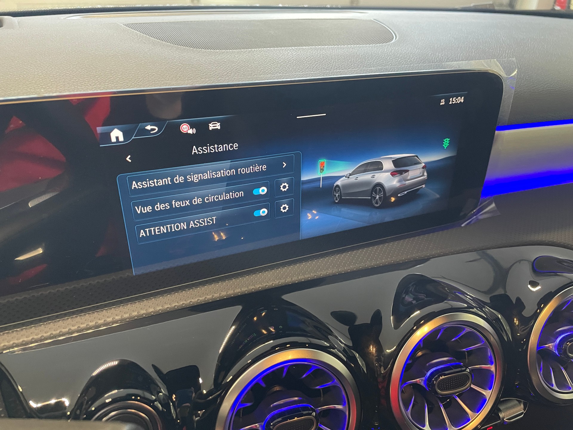 MERCEDES-BENZ A 250 4Matic 8G-DCT AMG Line-image-17