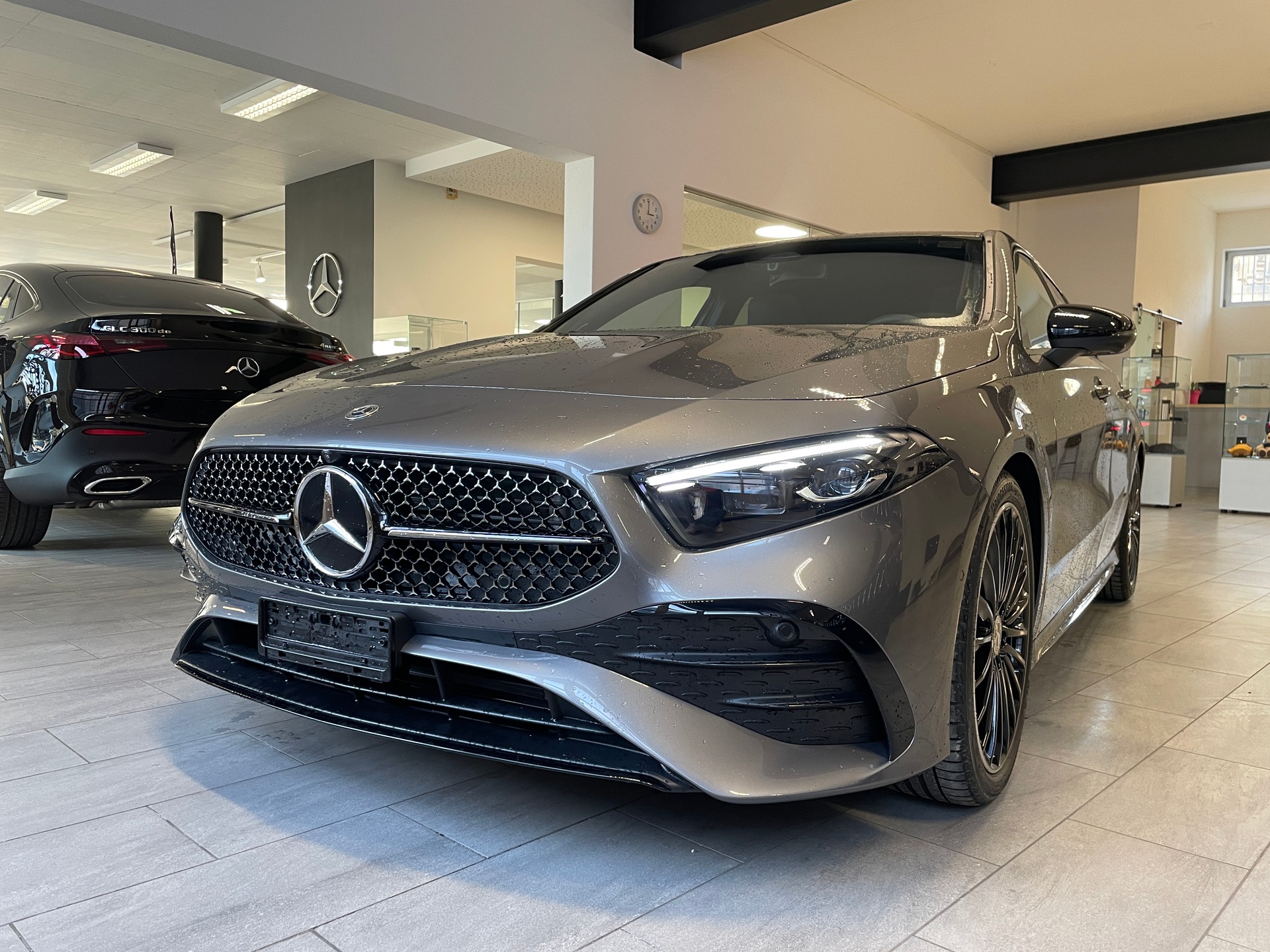 MERCEDES-BENZ A 250 4Matic 8G-DCT AMG Line-image-1