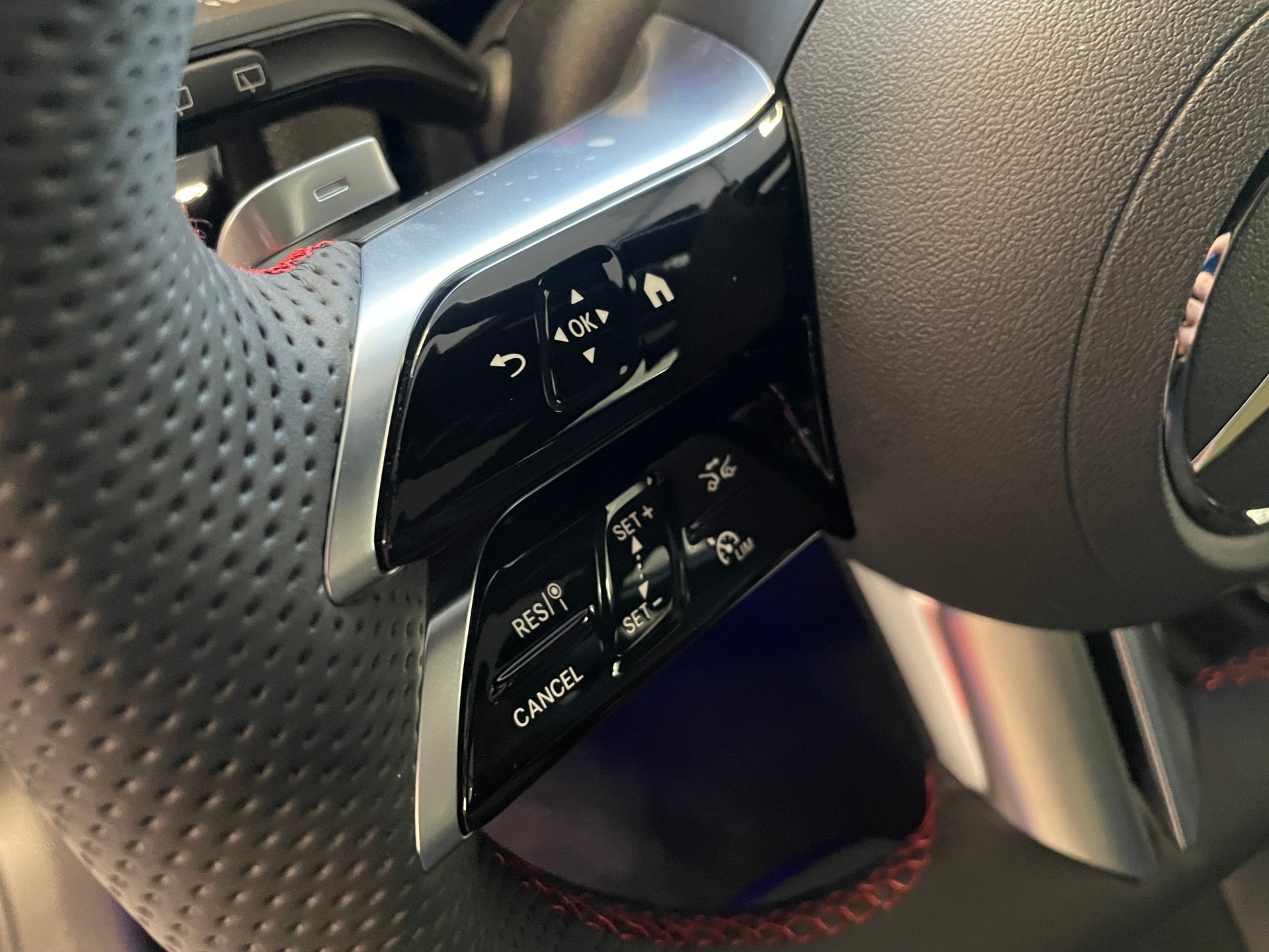 MERCEDES-BENZ A 250 4Matic 8G-DCT AMG Line-image-12