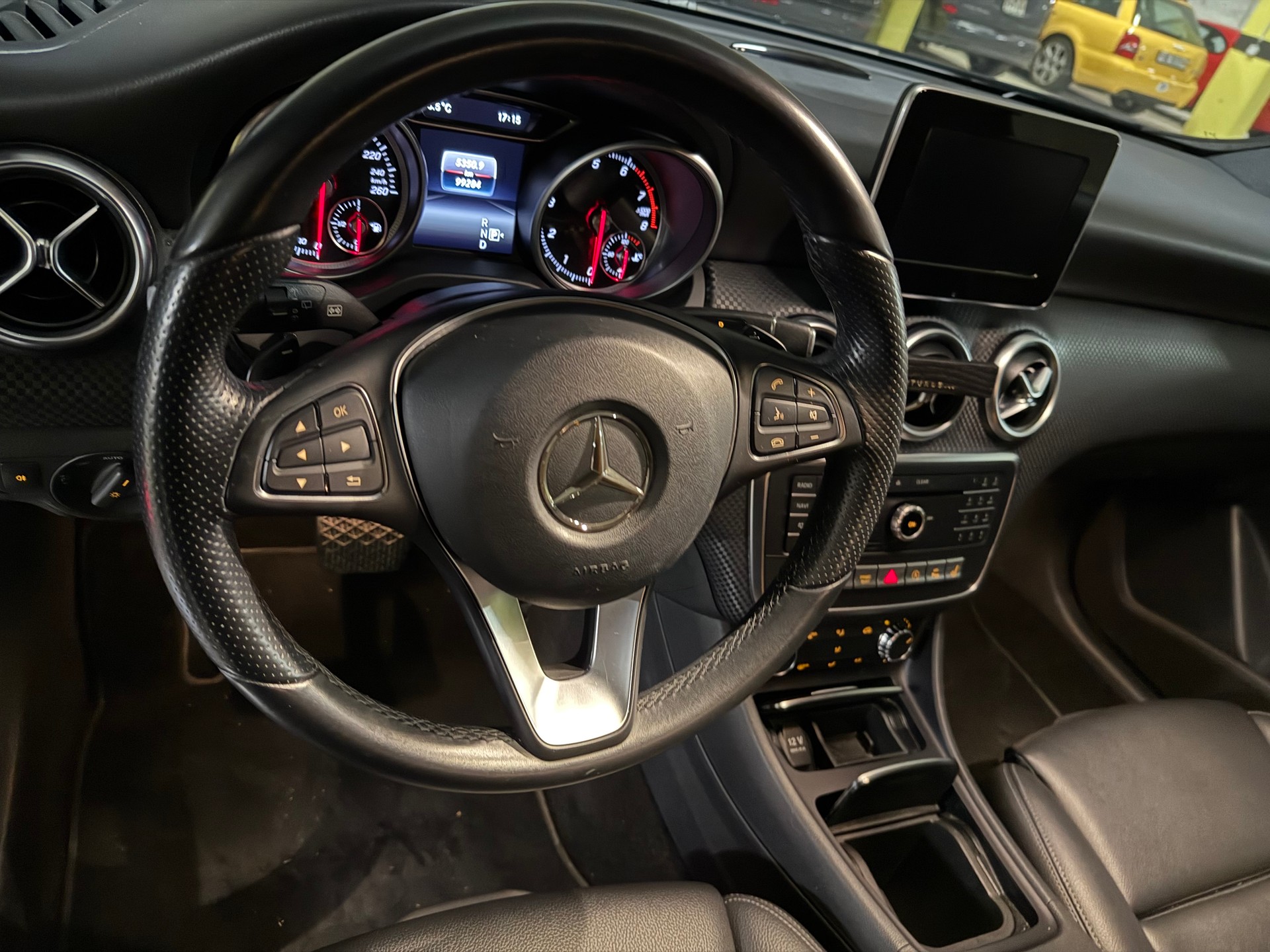 MERCEDES-BENZ A 180 Urban 7G-DCT-image-12