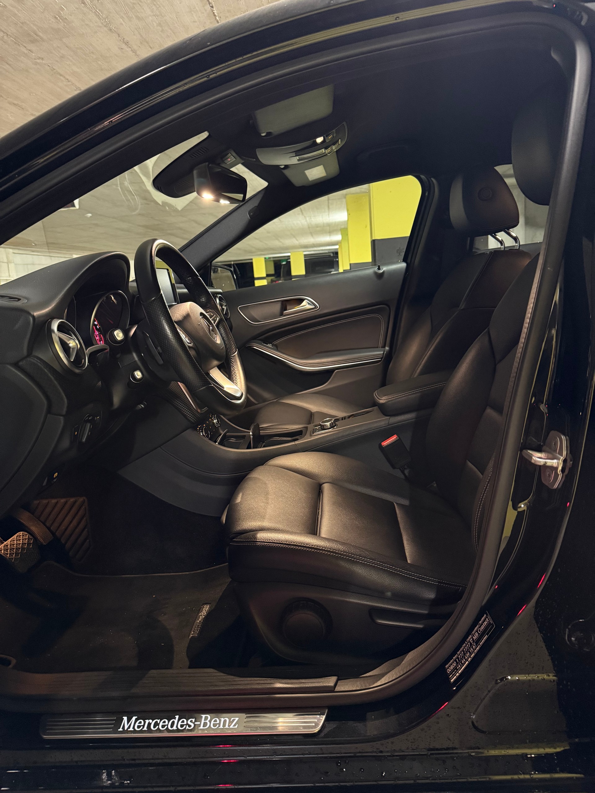 MERCEDES-BENZ A 180 Urban 7G-DCT-image-11