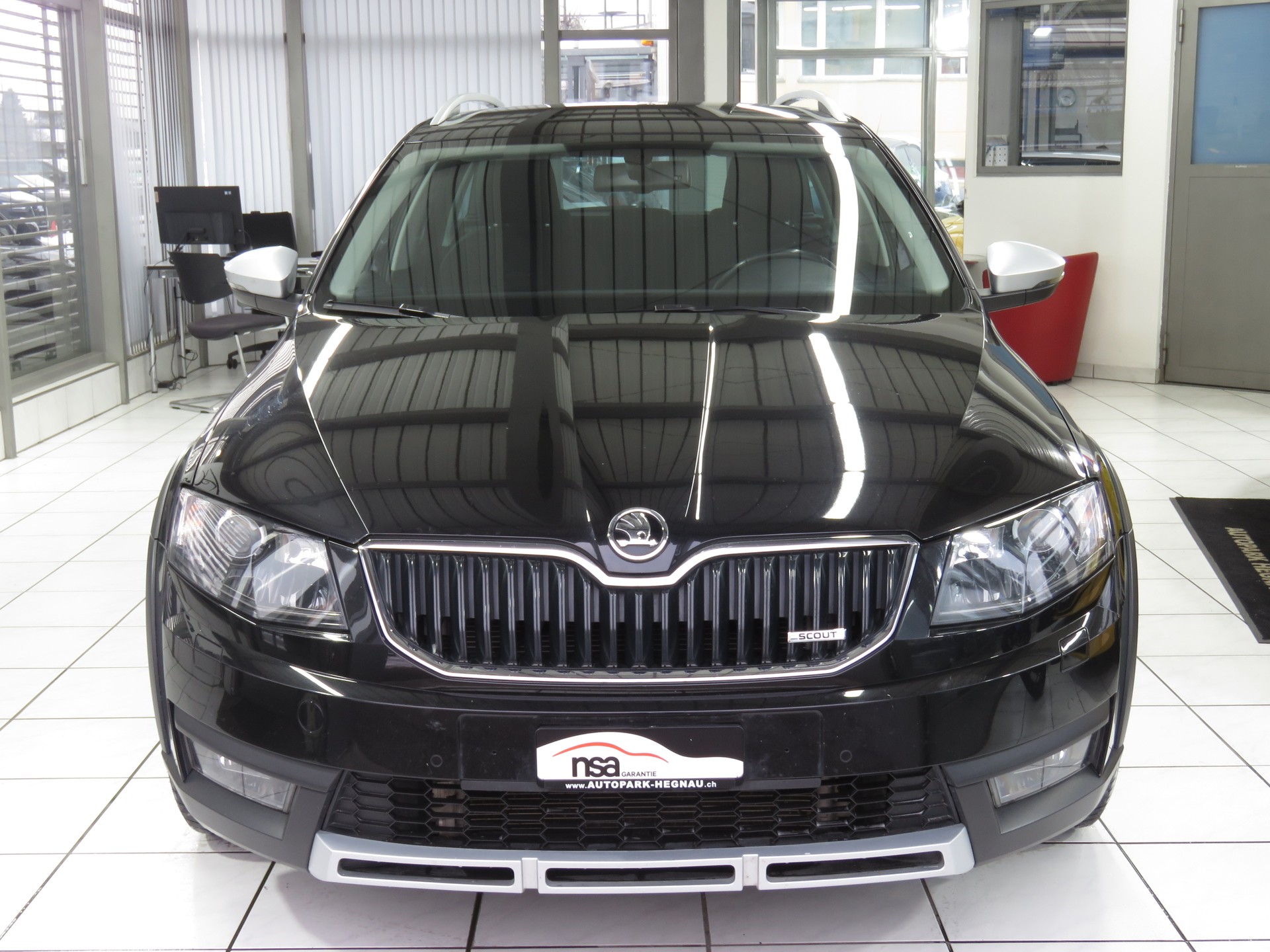 SKODA Octavia Combi 2.0 TDI Scout 4x4 DSG (Automat)-image-1