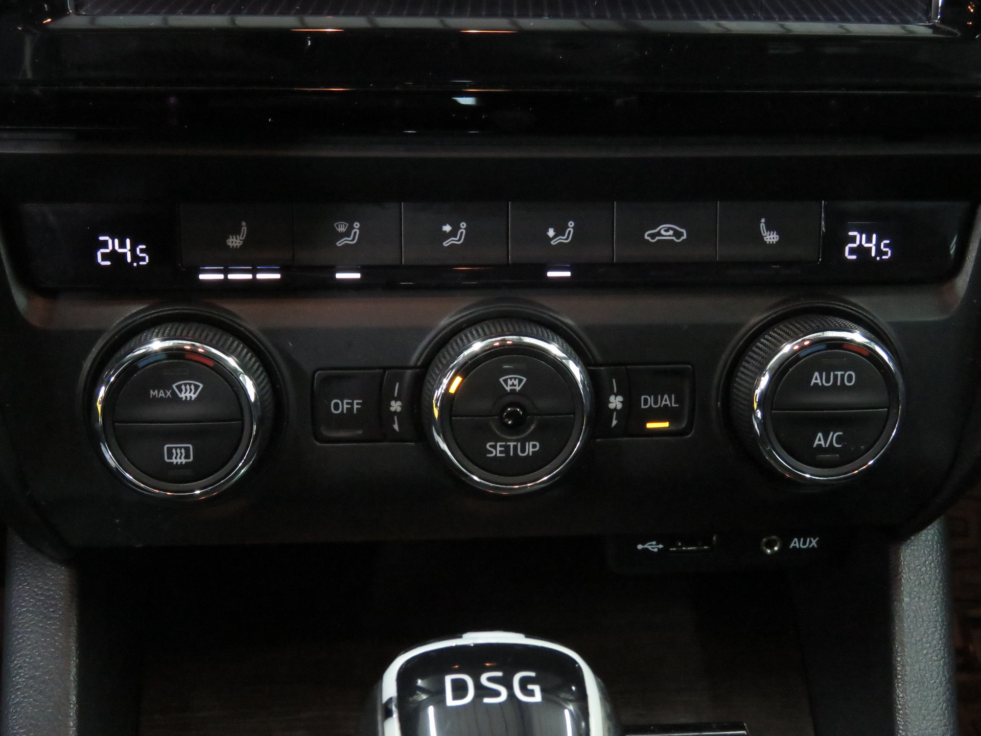 SKODA Octavia Combi 2.0 TDI Scout 4x4 DSG (Automat)-image-17