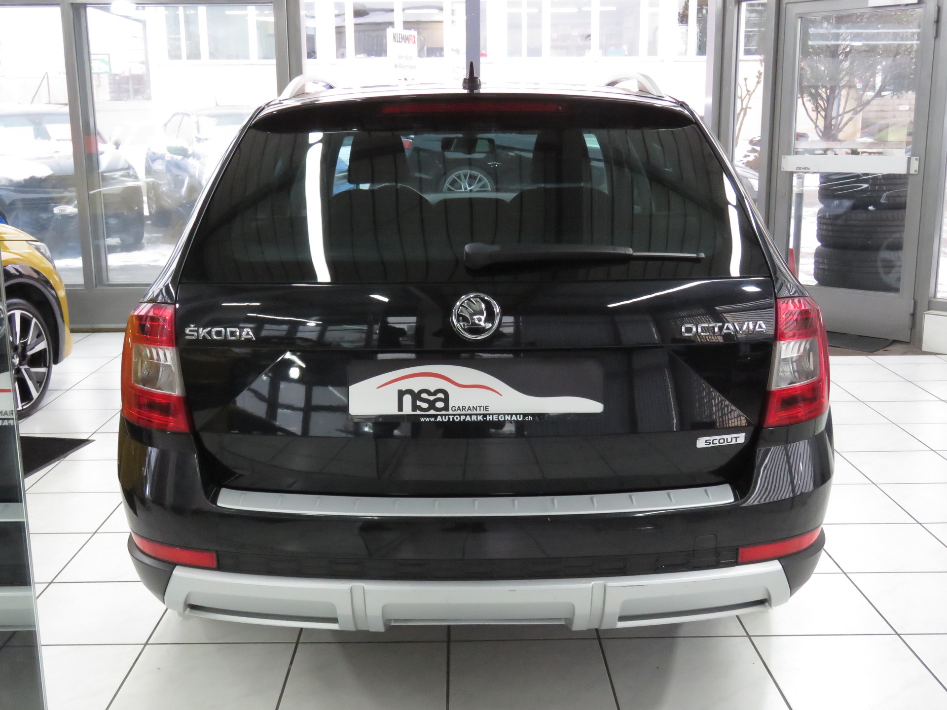 SKODA Octavia Combi 2.0 TDI Scout 4x4 DSG (Automat)-image-4