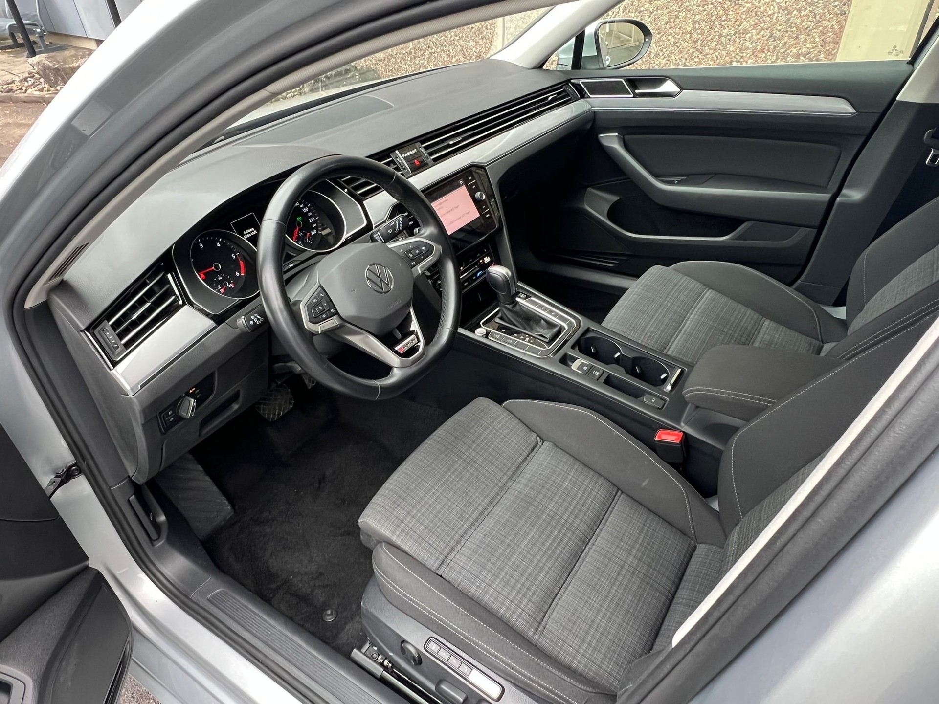 VW Passat 2.0 TDI BMT Business 4Motion DSG-image-9