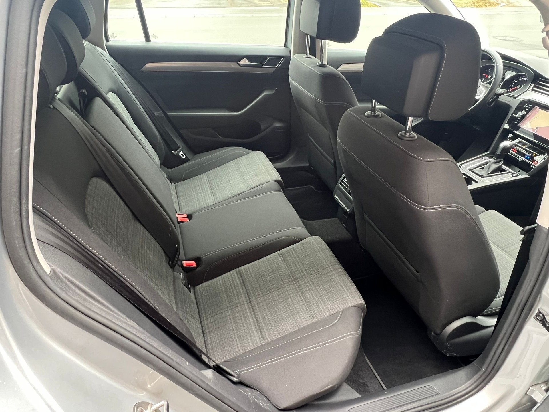VW Passat 2.0 TDI BMT Business 4Motion DSG-image-11