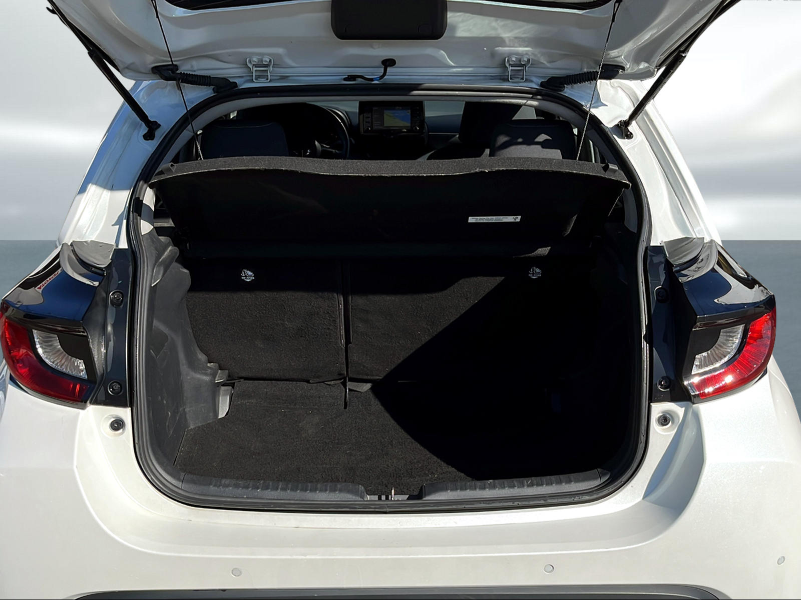 TOYOTA Yaris 1.5 Comfort e-CVT-image-6
