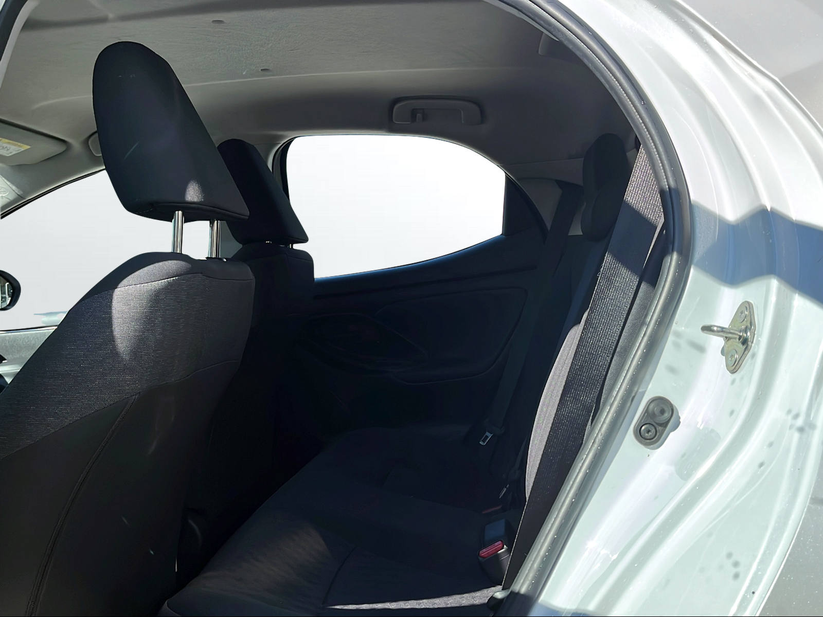 TOYOTA Yaris 1.5 Comfort e-CVT-image-9