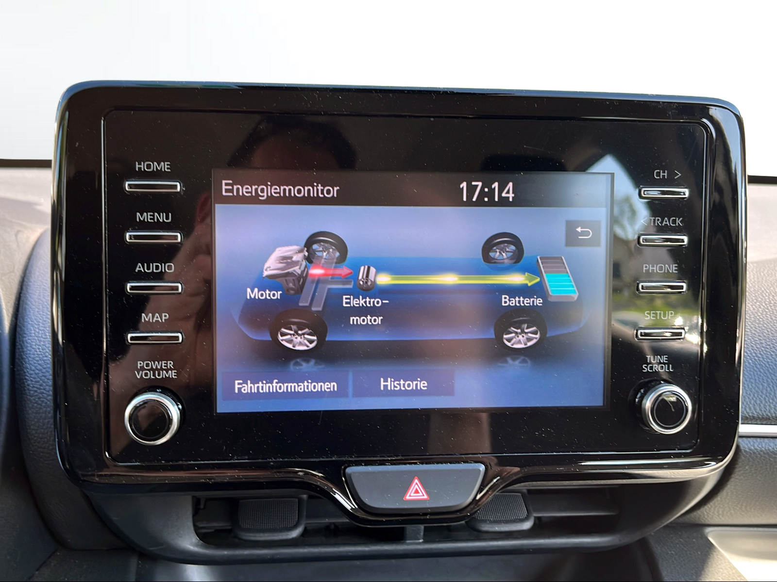TOYOTA Yaris 1.5 Comfort e-CVT-image-12