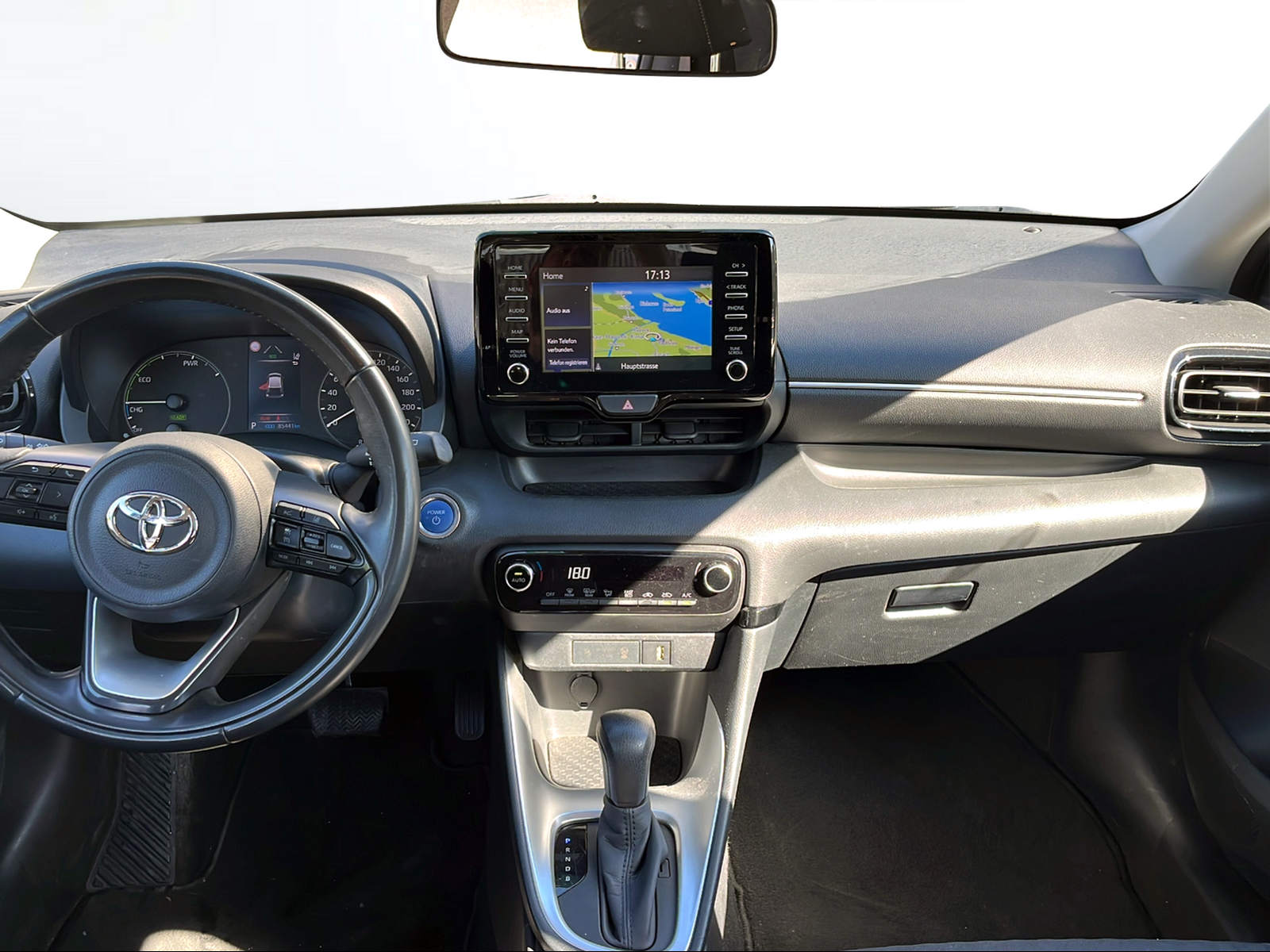 TOYOTA Yaris 1.5 Comfort e-CVT-image-8