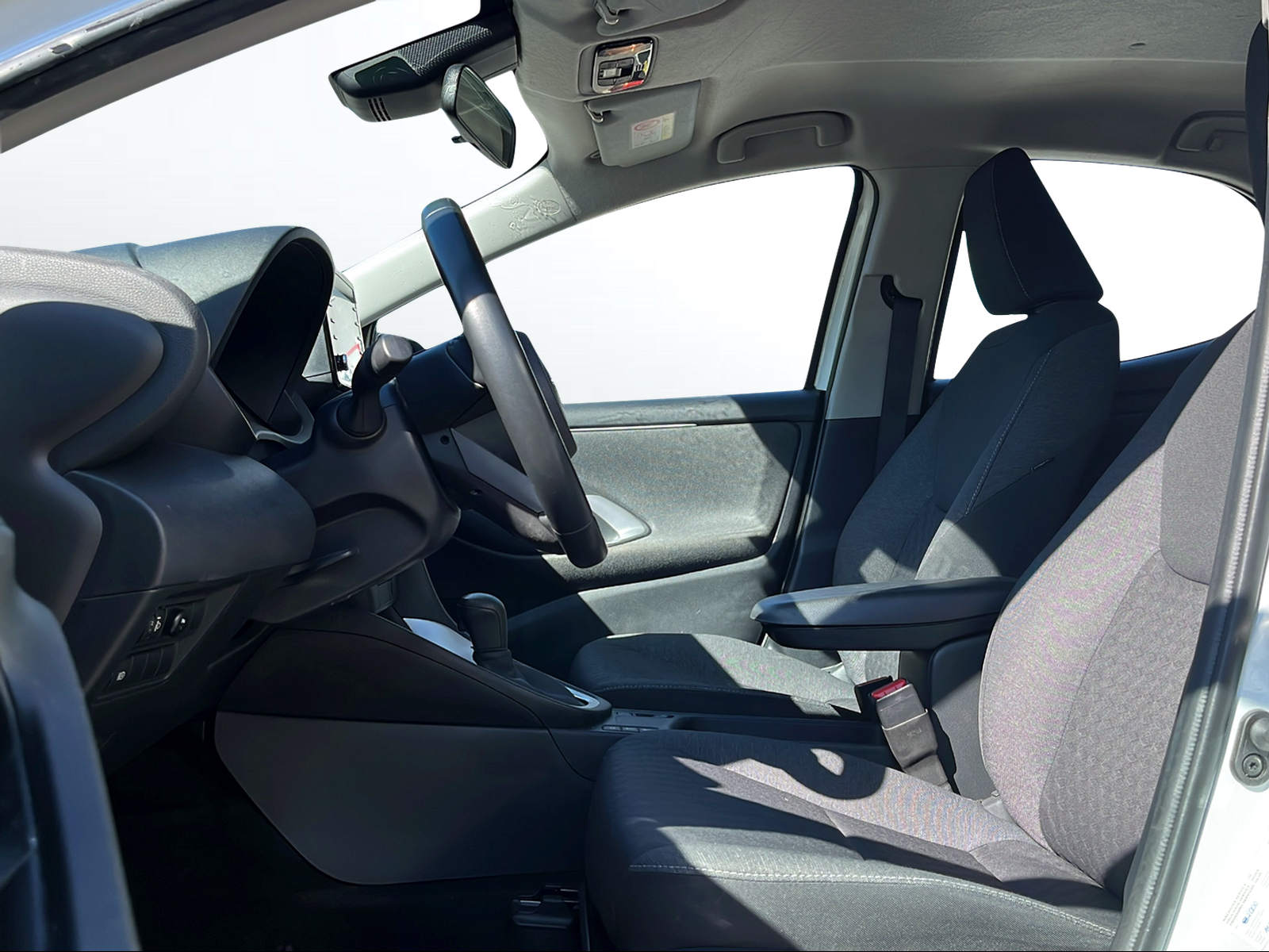 TOYOTA Yaris 1.5 Comfort e-CVT-image-7