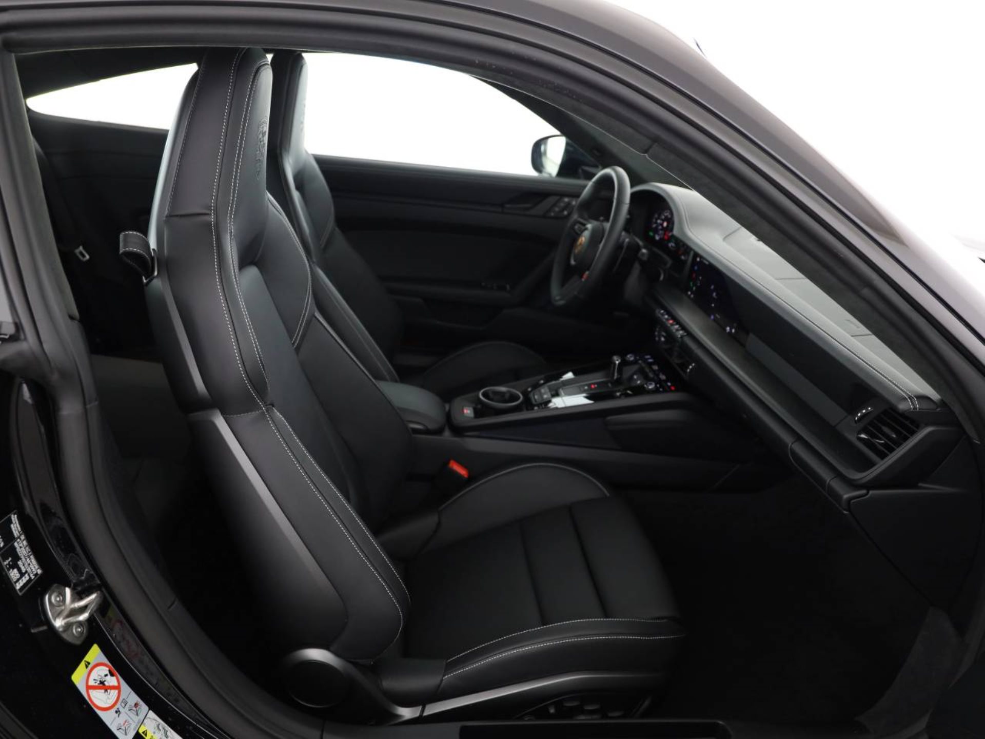 PORSCHE 911 Carrera GTS-image-15