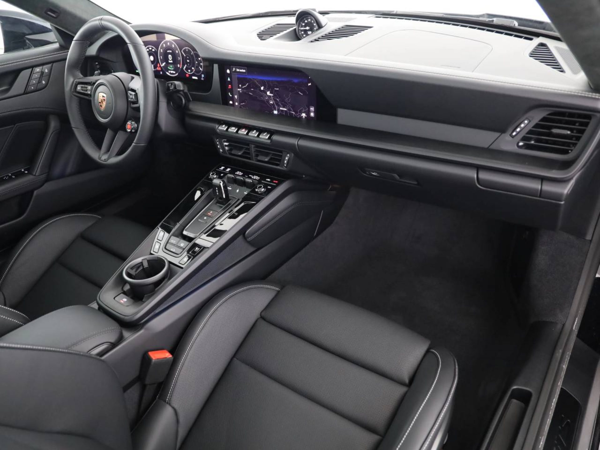 PORSCHE 911 Carrera GTS-image-14