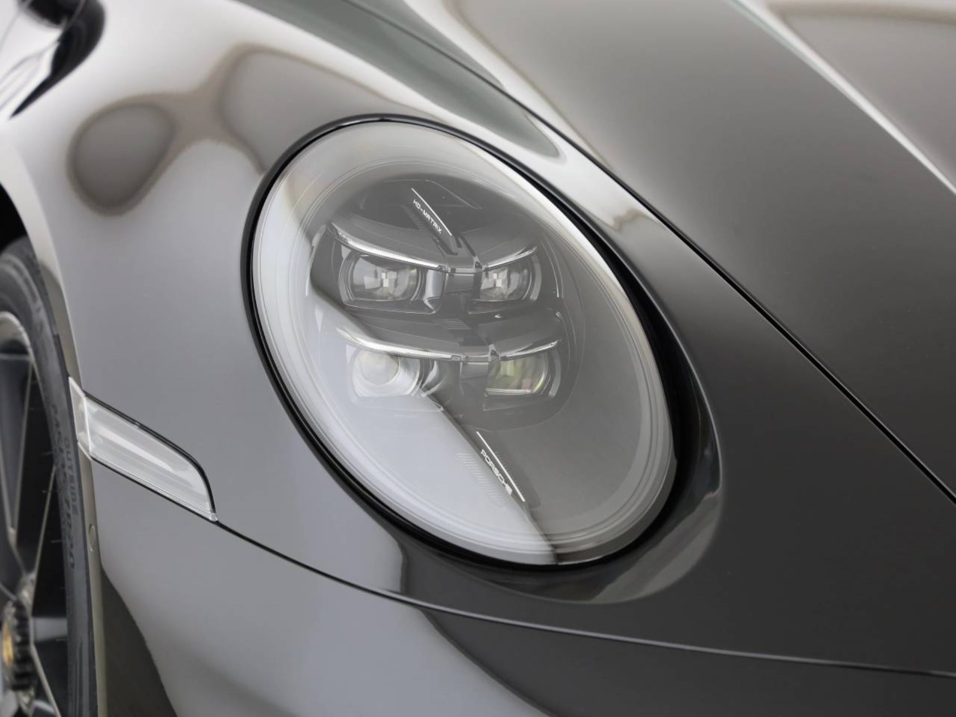 PORSCHE 911 Carrera GTS-image-7