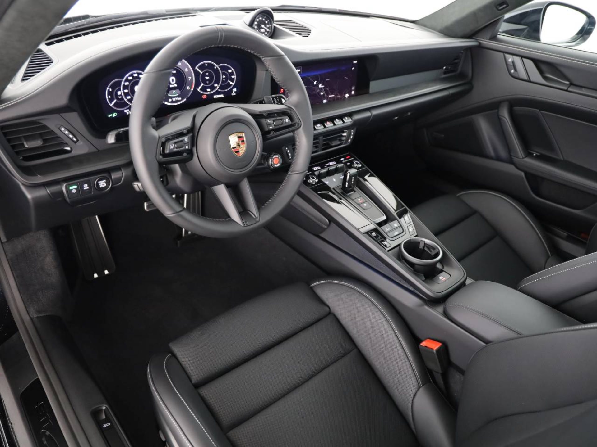 PORSCHE 911 Carrera GTS-image-3