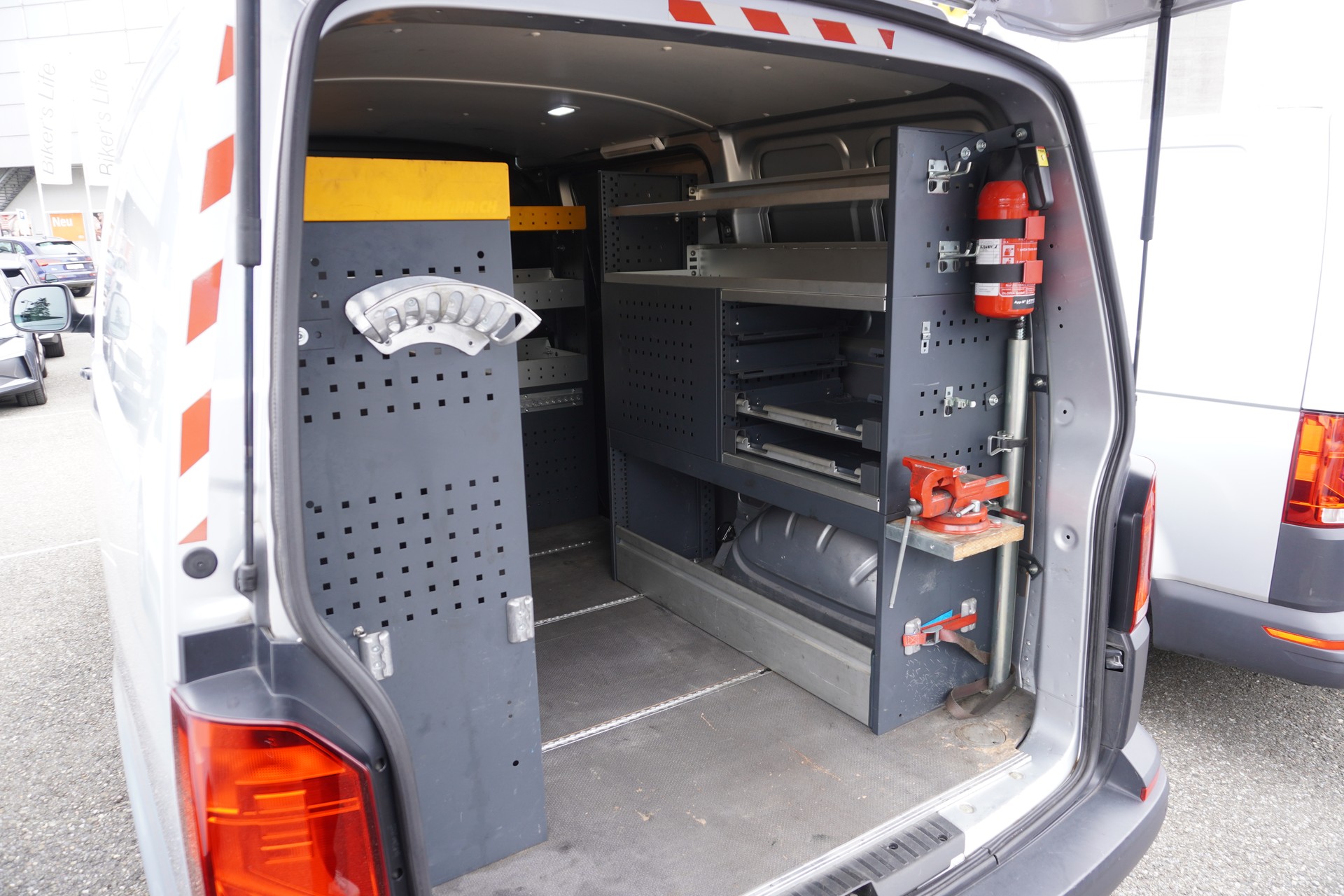 VW T6.1 2.0 TDI EINBAU-SCHRÄNKE 3200 KG!!!-image-24