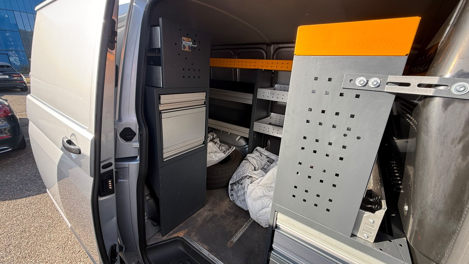 VW T6.1 2.0 TDI EINBAU-SCHRÄNKE 3200 KG!!!-image-26