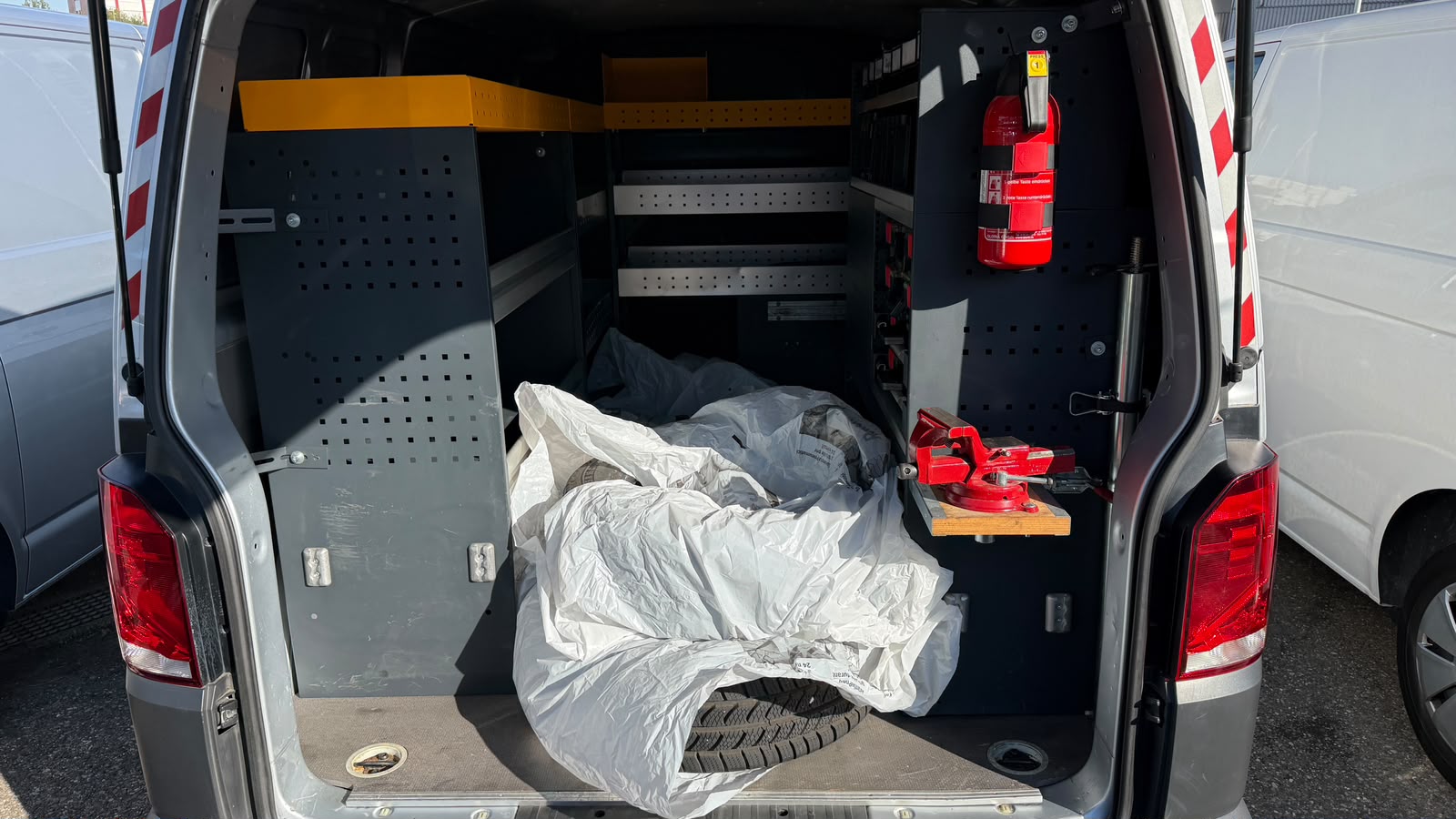 VW T6.1 2.0 TDI EINBAU-SCHRÄNKE 3200 KG!!!-image-27
