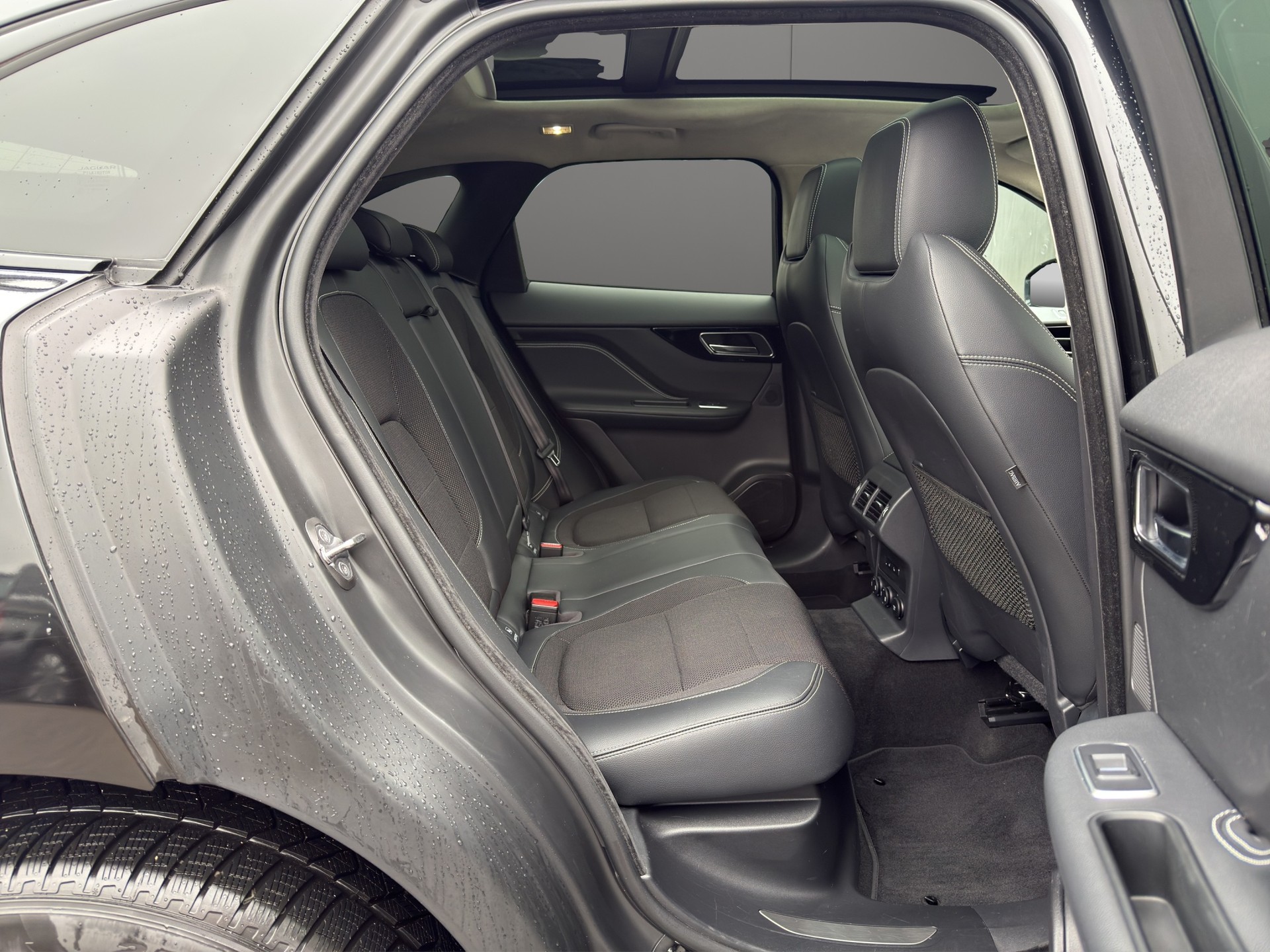 JAGUAR F-Pace 30t R-Sport * CH Auto * frisch ab MFK&Service *-image-13