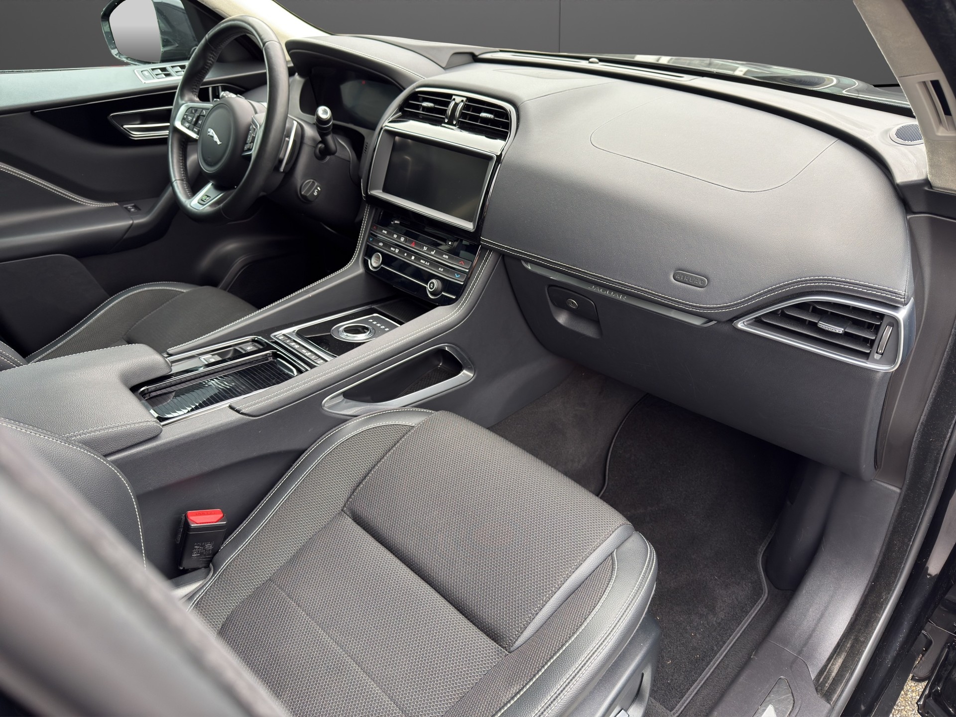 JAGUAR F-Pace 30t R-Sport * CH Auto * frisch ab MFK&Service *-image-12