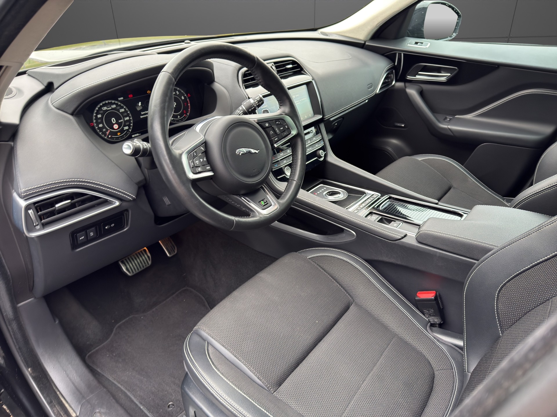 JAGUAR F-Pace 30t R-Sport * CH Auto * frisch ab MFK&Service *-image-9