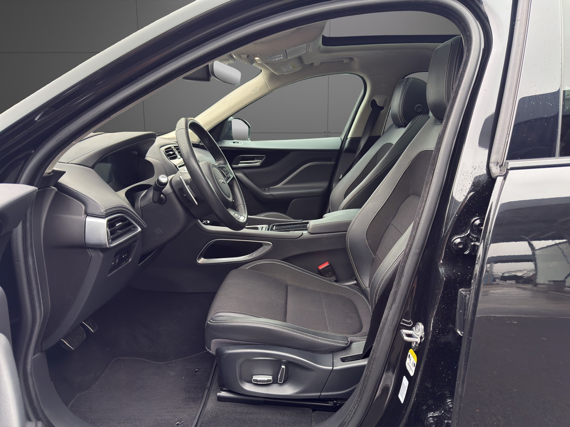 JAGUAR F-Pace 30t R-Sport * CH Auto * frisch ab MFK&Service *-image-8