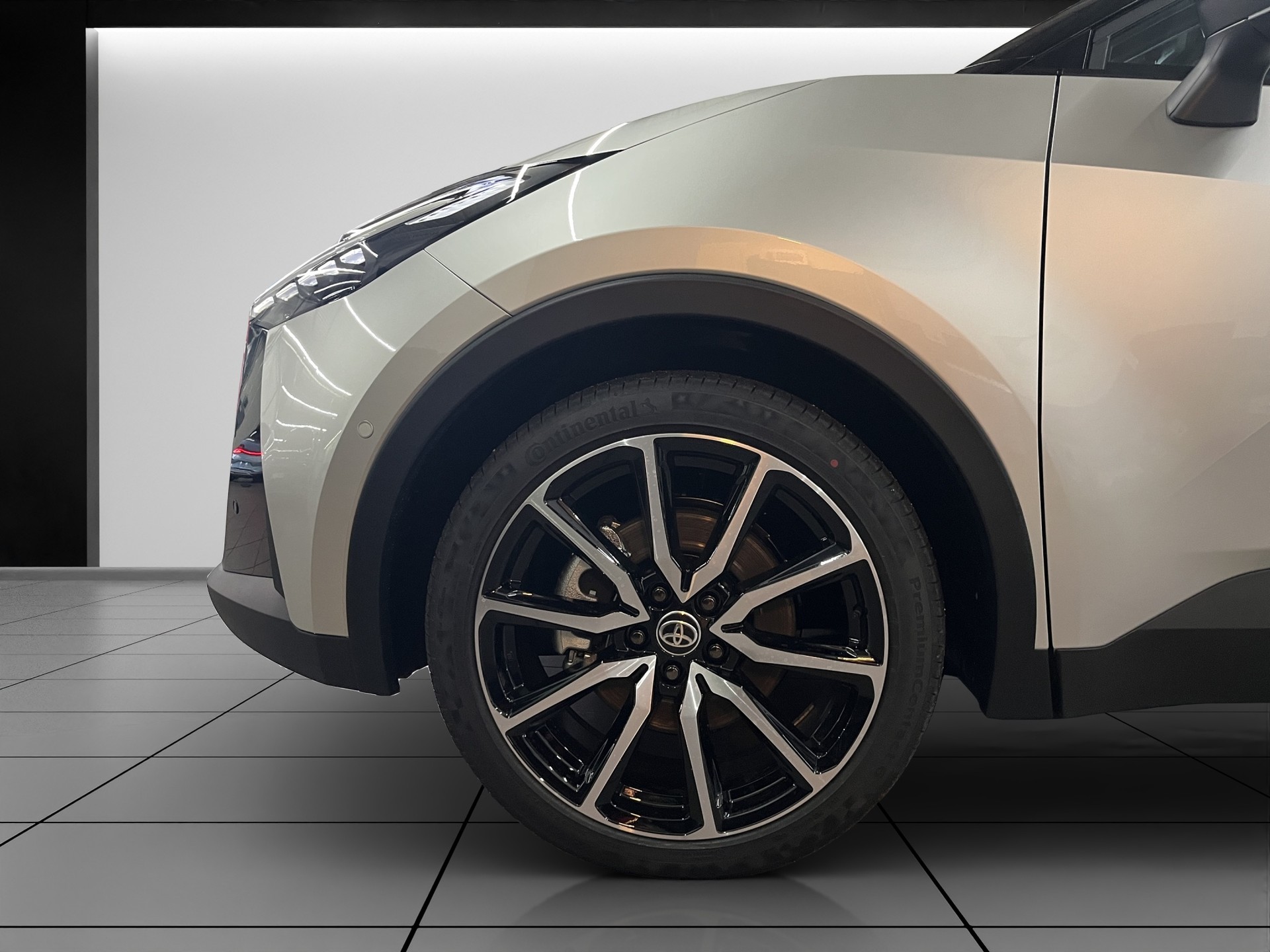 TOYOTA C-HR 2.0 PHEV GR Sport-image-14