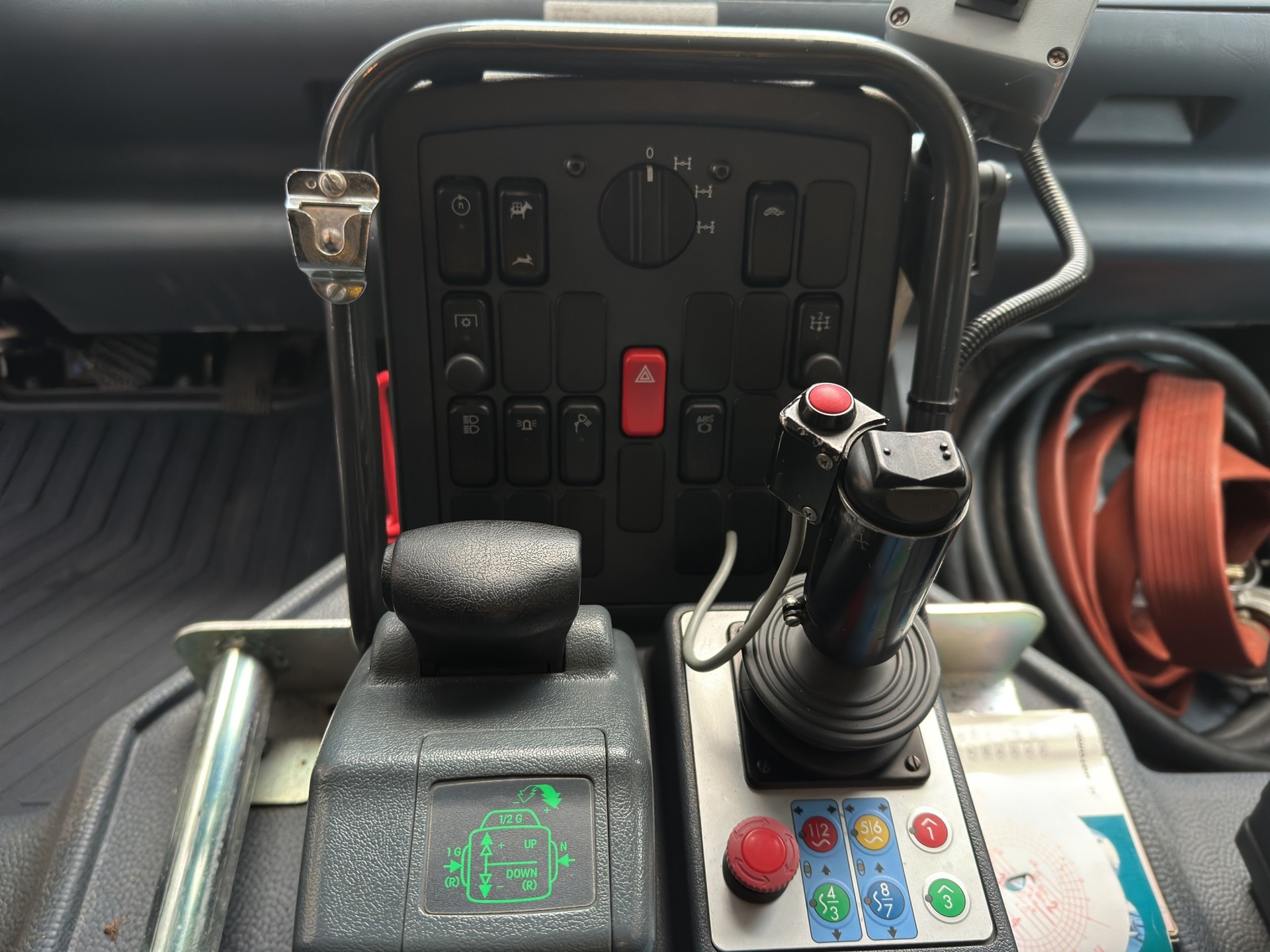 MERCEDES-BENZ Unimog U400-image-14